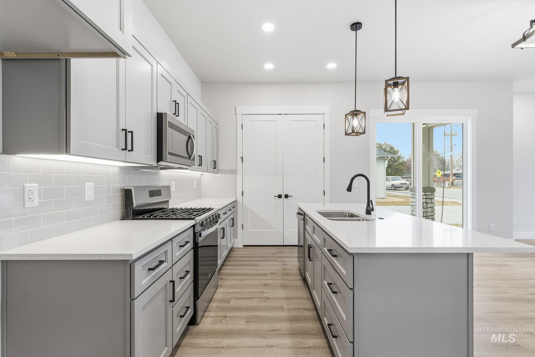 6817 W Ustick, Boise, Idaho 83704, 3 Bedrooms, 2.5 Bathrooms, Residential For Sale, Price $585,900,MLS 98958473