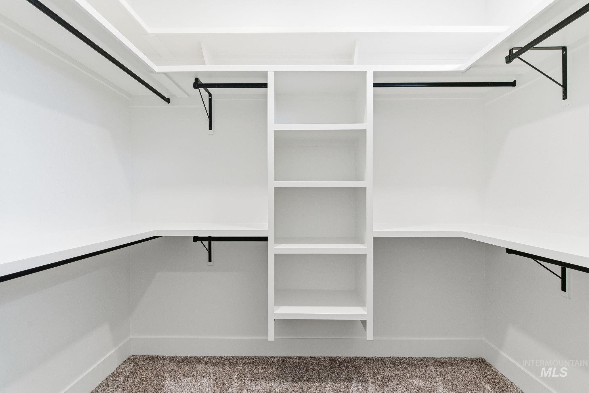 6817 W Ustick, Boise, Idaho 83704, 3 Bedrooms, 2.5 Bathrooms, Residential For Sale, Price $585,900,MLS 98958473