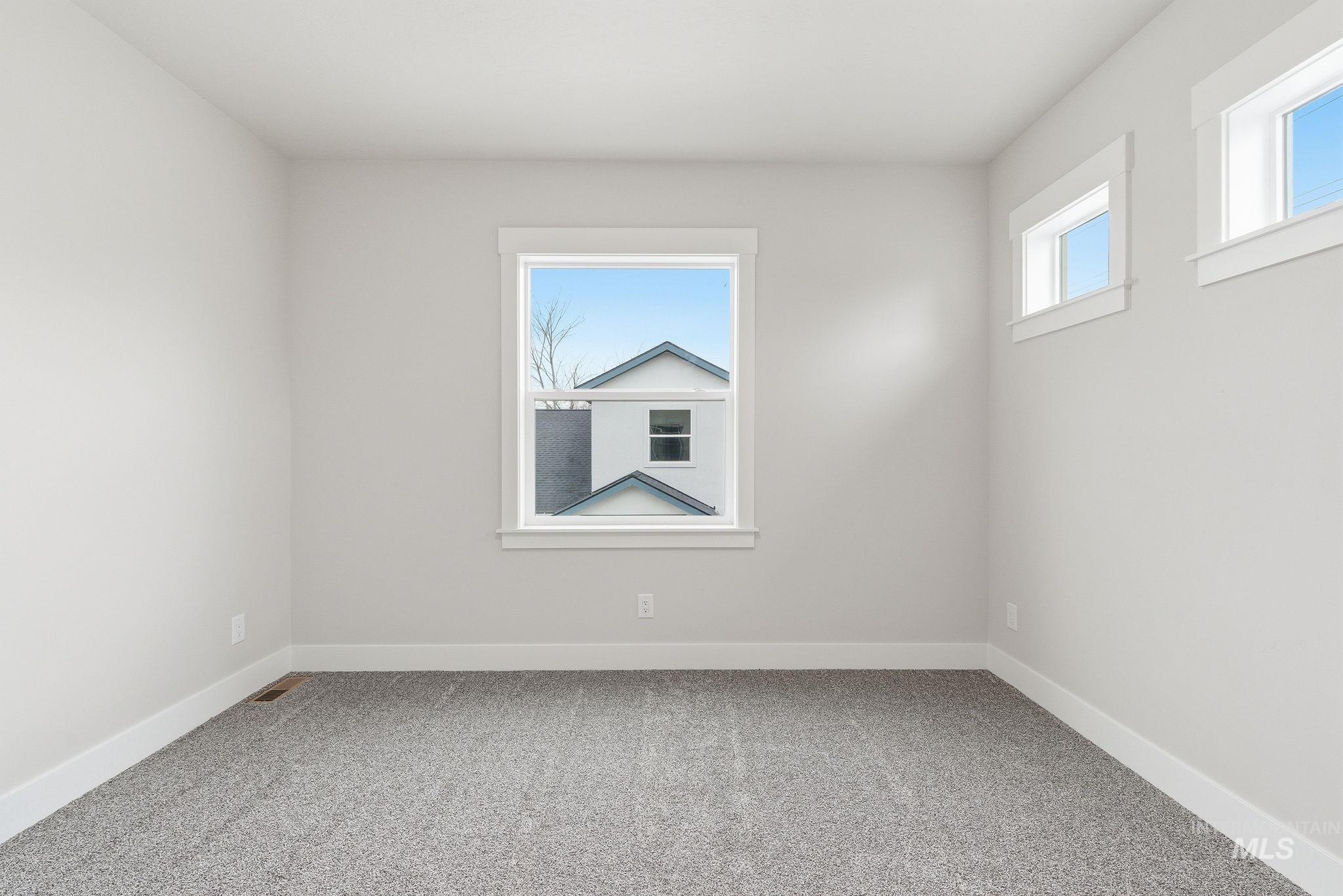 6817 W Ustick, Boise, Idaho 83704, 3 Bedrooms, 2.5 Bathrooms, Residential For Sale, Price $585,900,MLS 98958473