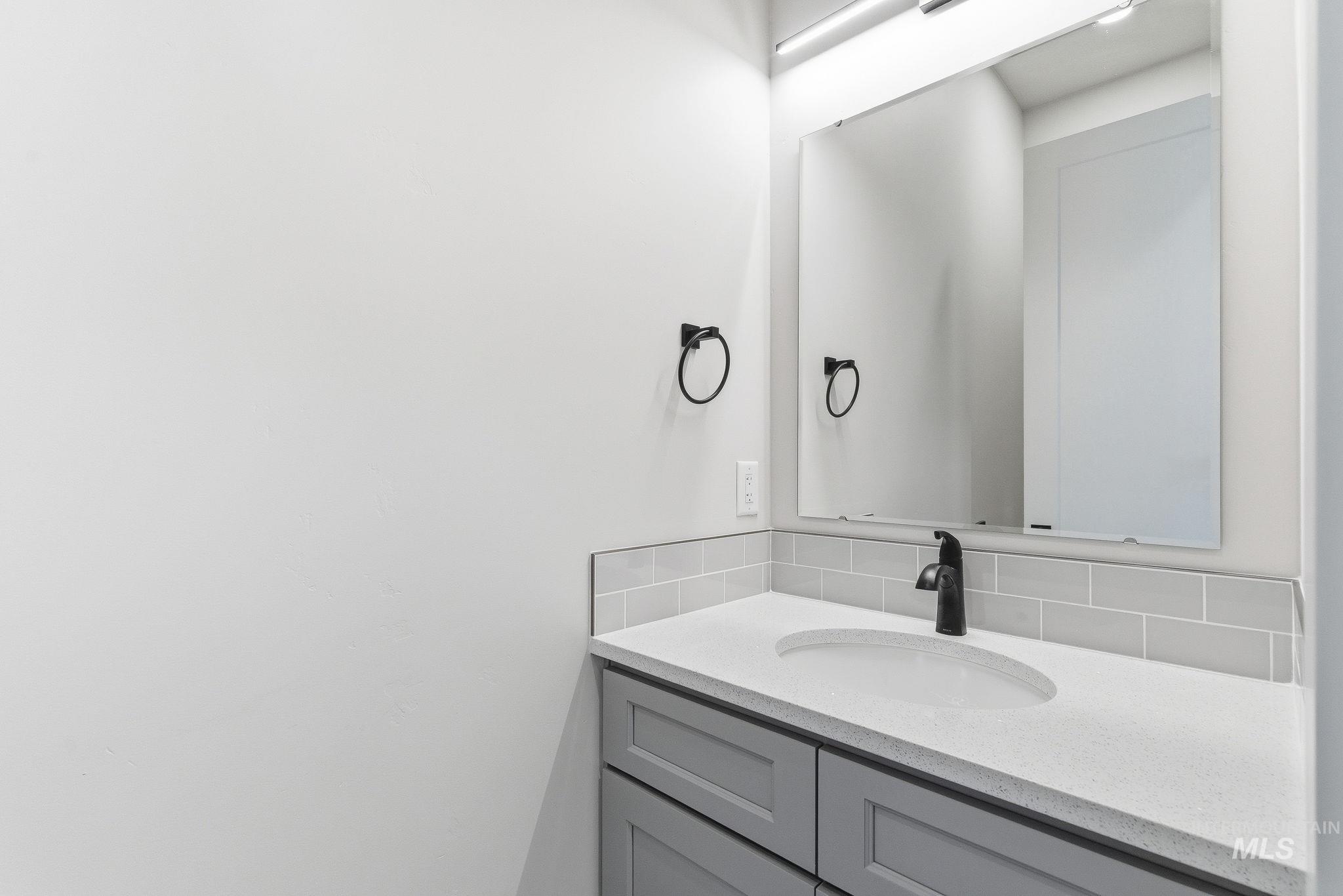 6817 W Ustick, Boise, Idaho 83704, 3 Bedrooms, 2.5 Bathrooms, Residential For Sale, Price $585,900,MLS 98958473