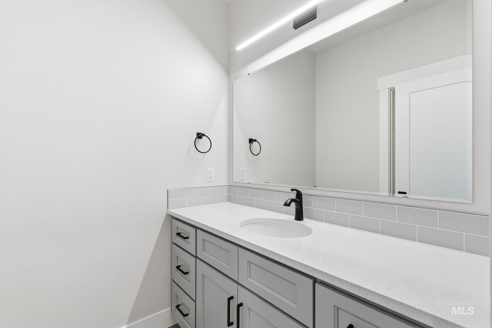 6817 W Ustick, Boise, Idaho 83704, 3 Bedrooms, 2.5 Bathrooms, Residential For Sale, Price $585,900,MLS 98958473