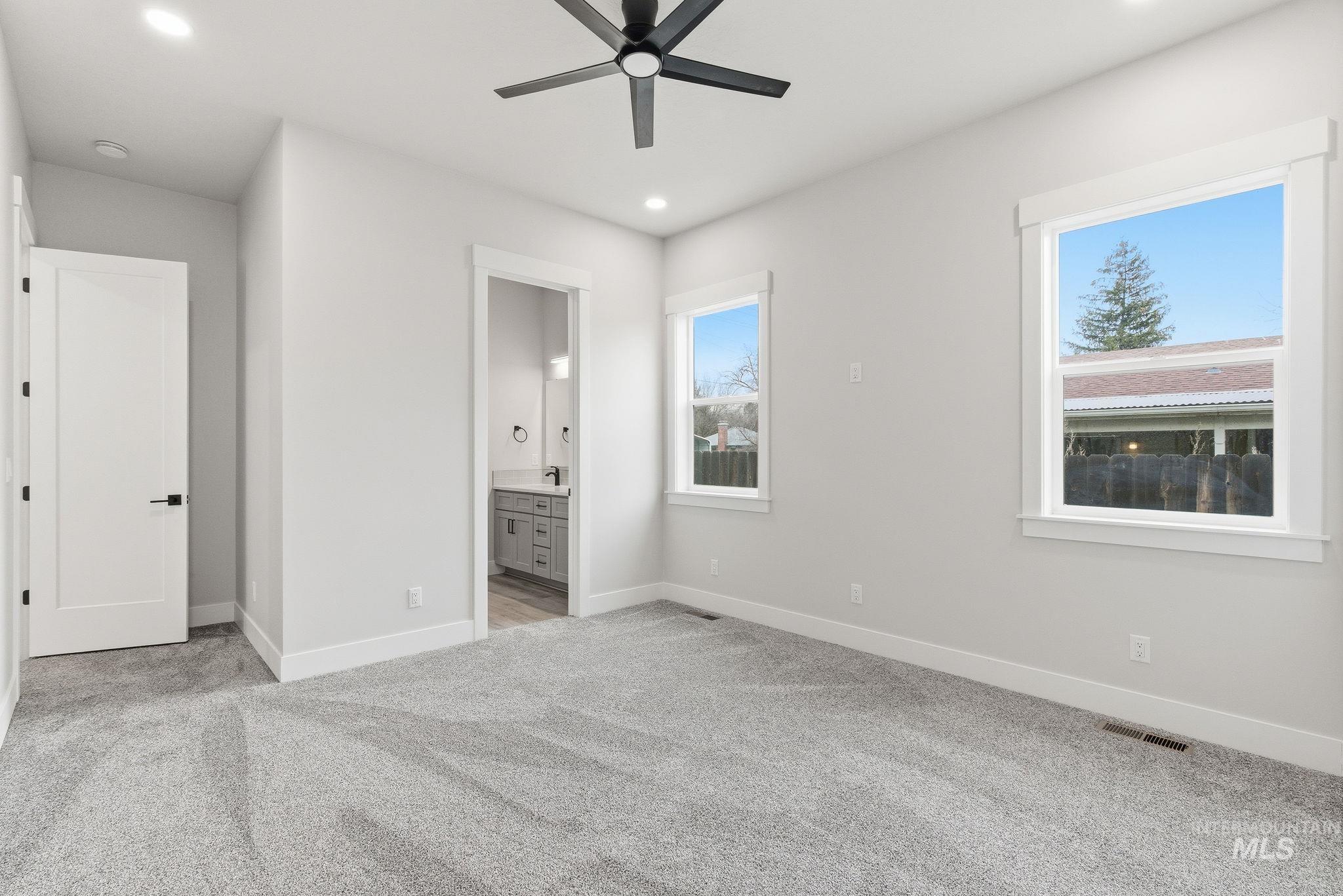 6817 W Ustick, Boise, Idaho 83704, 3 Bedrooms, 2.5 Bathrooms, Residential For Sale, Price $585,900,MLS 98958473