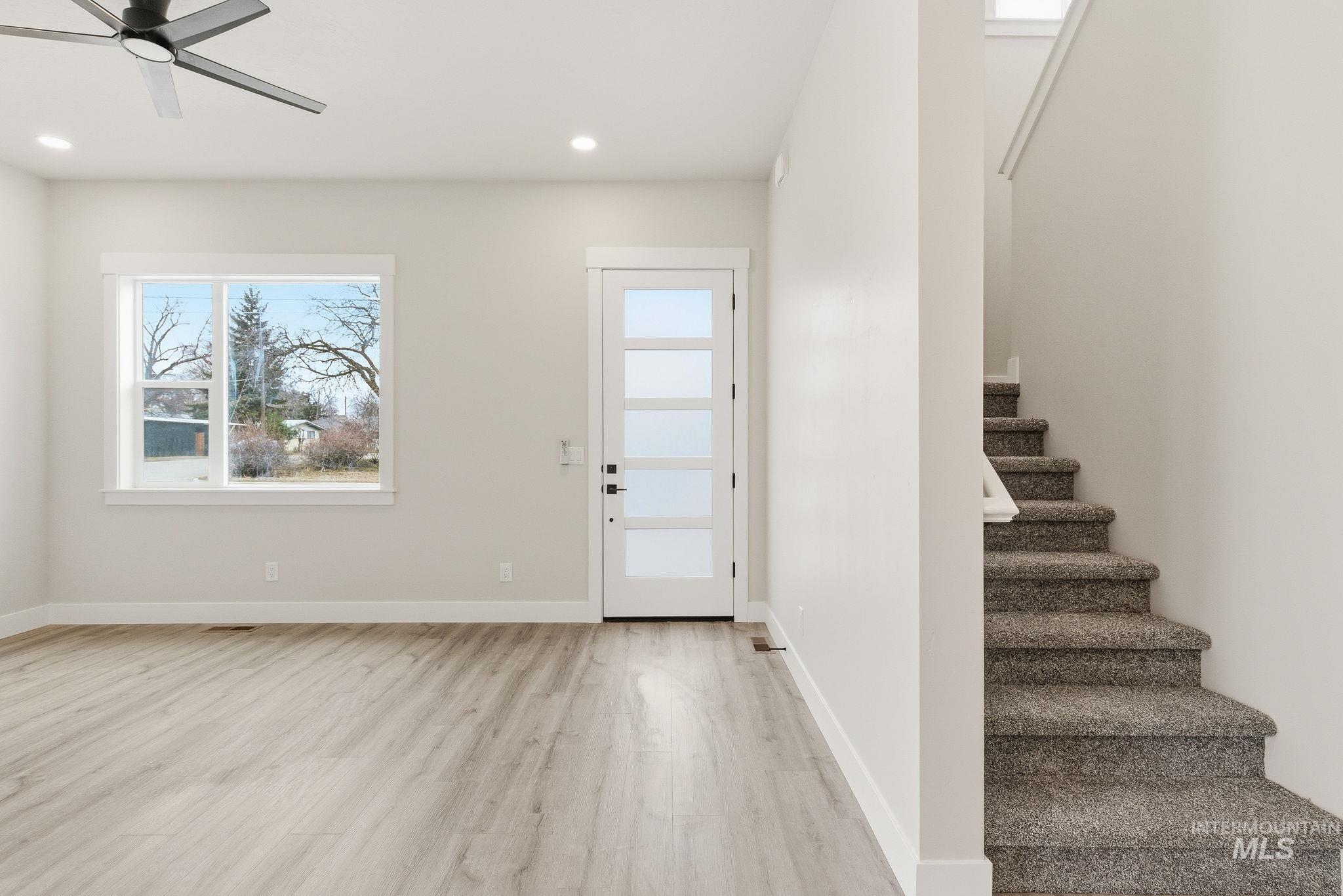 6817 W Ustick, Boise, Idaho 83704, 3 Bedrooms, 2.5 Bathrooms, Residential For Sale, Price $585,900,MLS 98958473