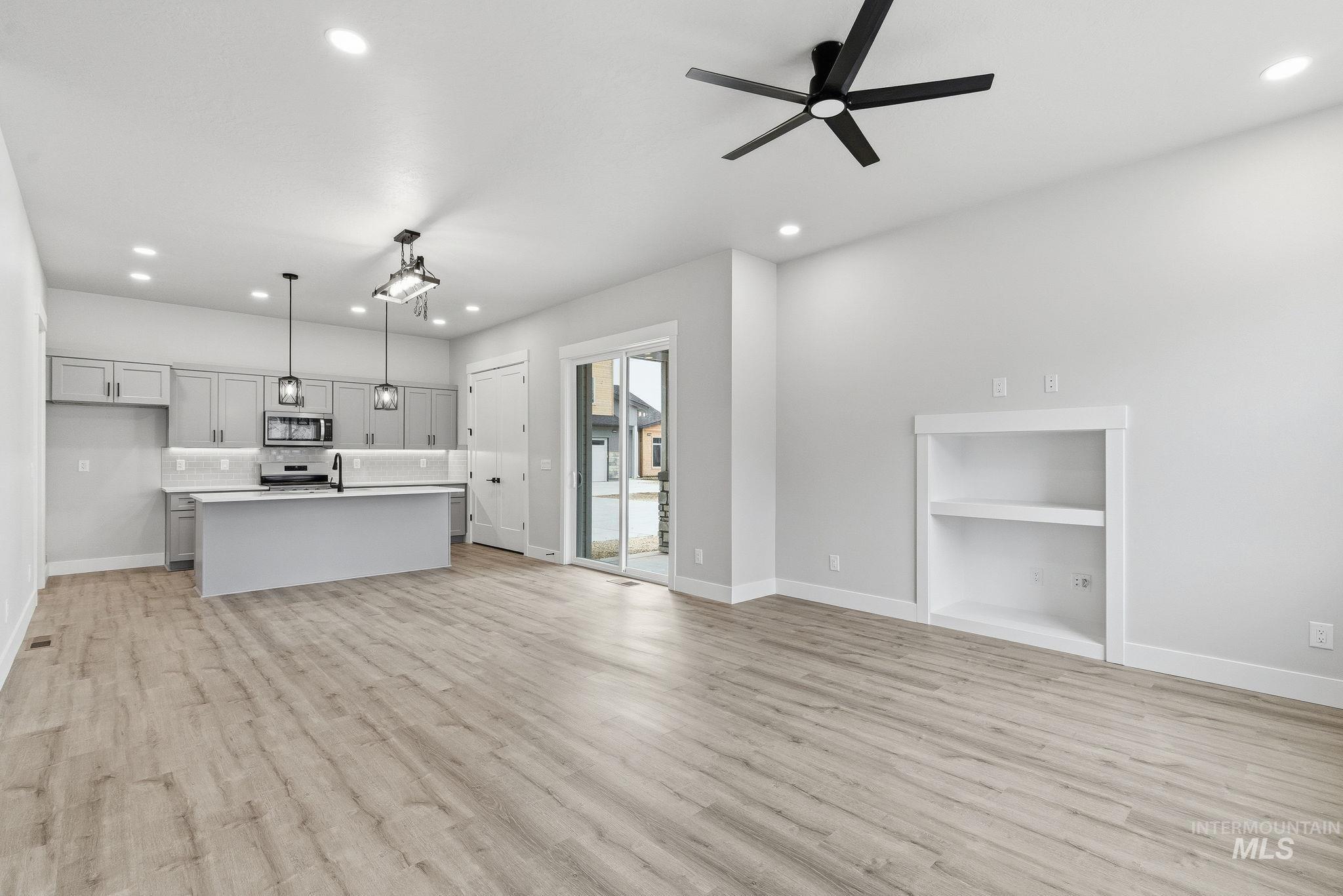 6817 W Ustick, Boise, Idaho 83704, 3 Bedrooms, 2.5 Bathrooms, Residential For Sale, Price $585,900,MLS 98958473