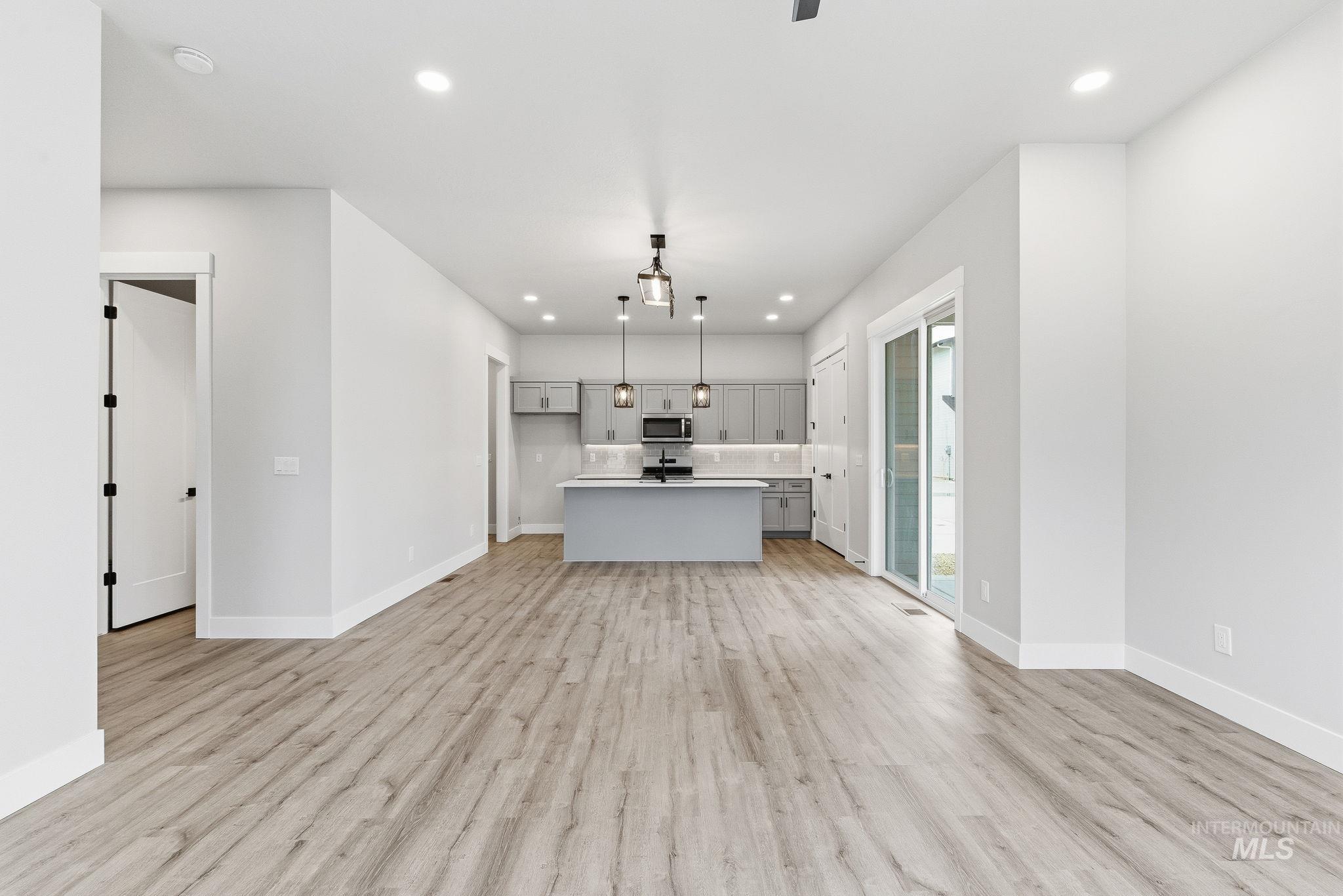 6817 W Ustick, Boise, Idaho 83704, 3 Bedrooms, 2.5 Bathrooms, Residential For Sale, Price $585,900,MLS 98958473