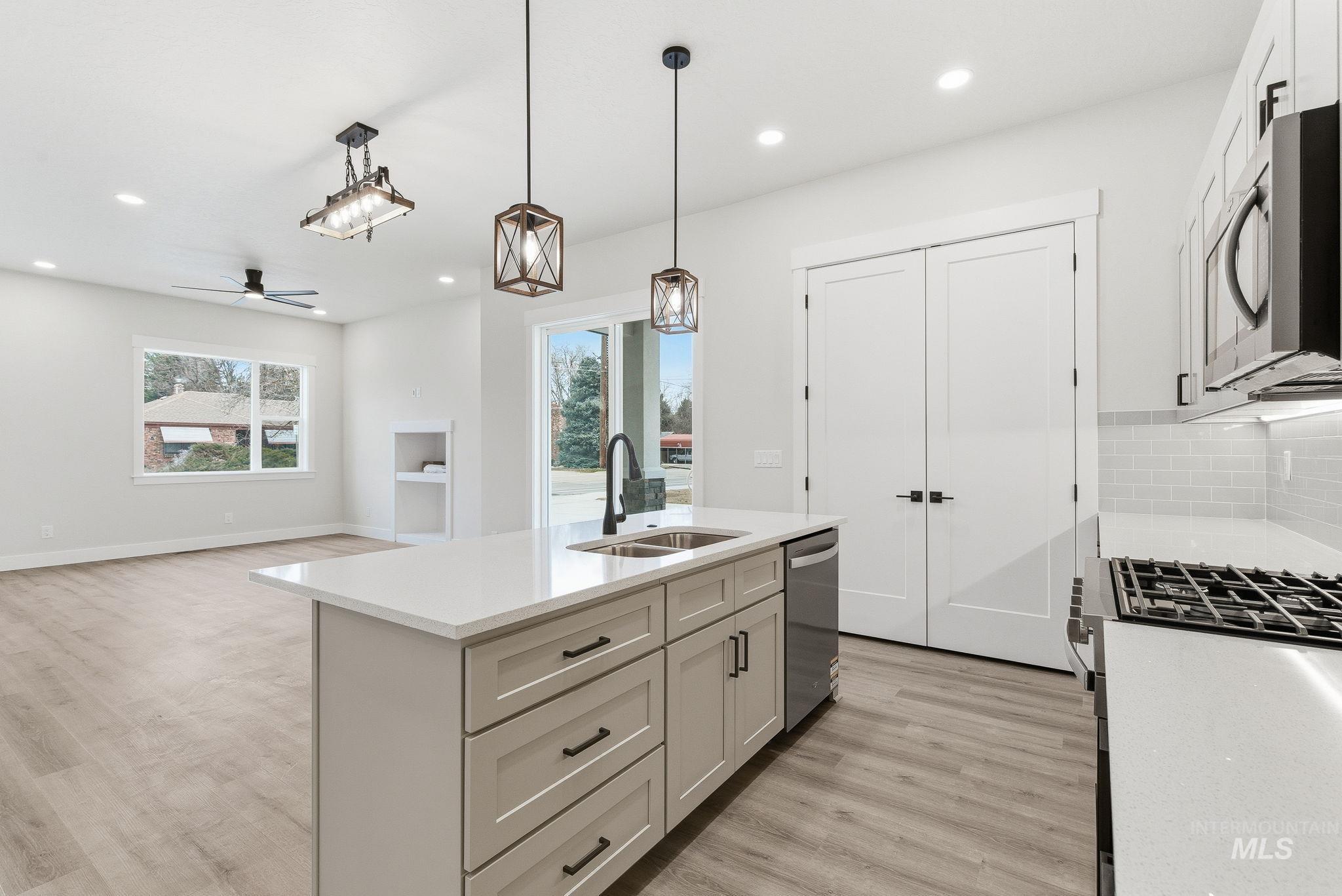 6829 W Ustick, Boise, Idaho 83704, 3 Bedrooms, 2.5 Bathrooms, Residential For Sale, Price $585,900,MLS 98958478