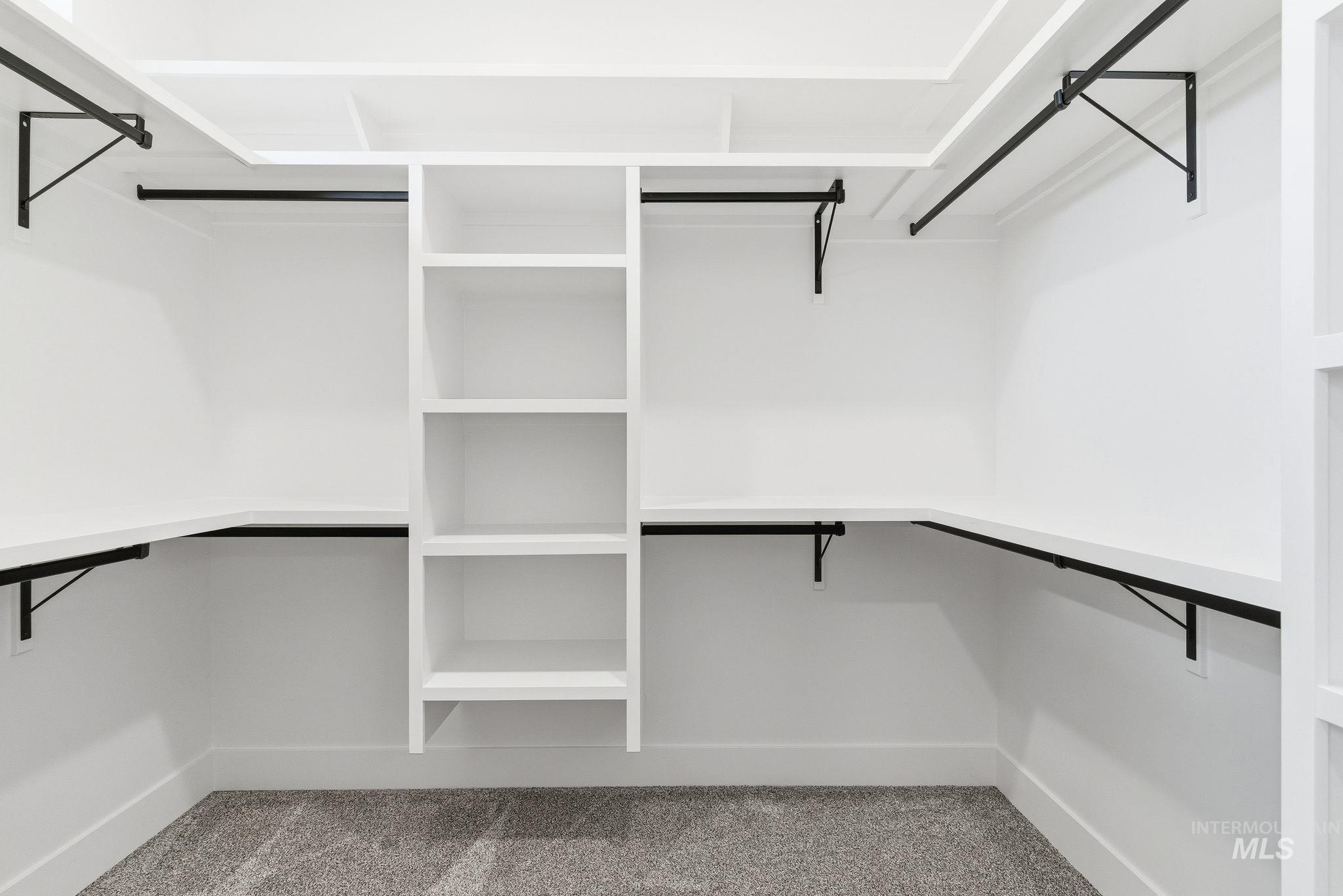 6829 W Ustick, Boise, Idaho 83704, 3 Bedrooms, 2.5 Bathrooms, Residential For Sale, Price $585,900,MLS 98958478