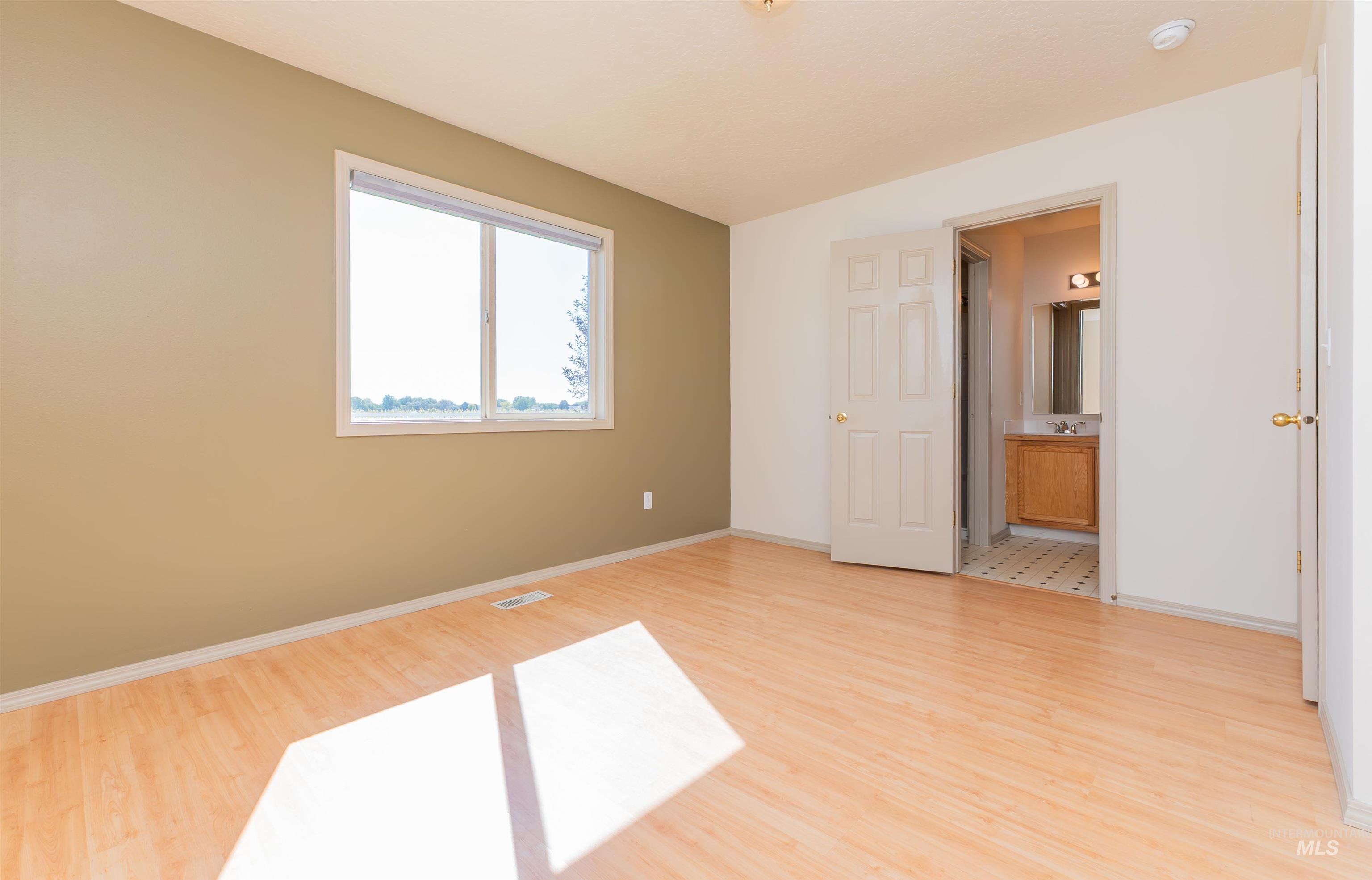 1630 S Woodland Dr, Nampa, Idaho 83686, 3 Bedrooms, 2 Bathrooms, Residential For Sale, Price $364,900,MLS 98958479