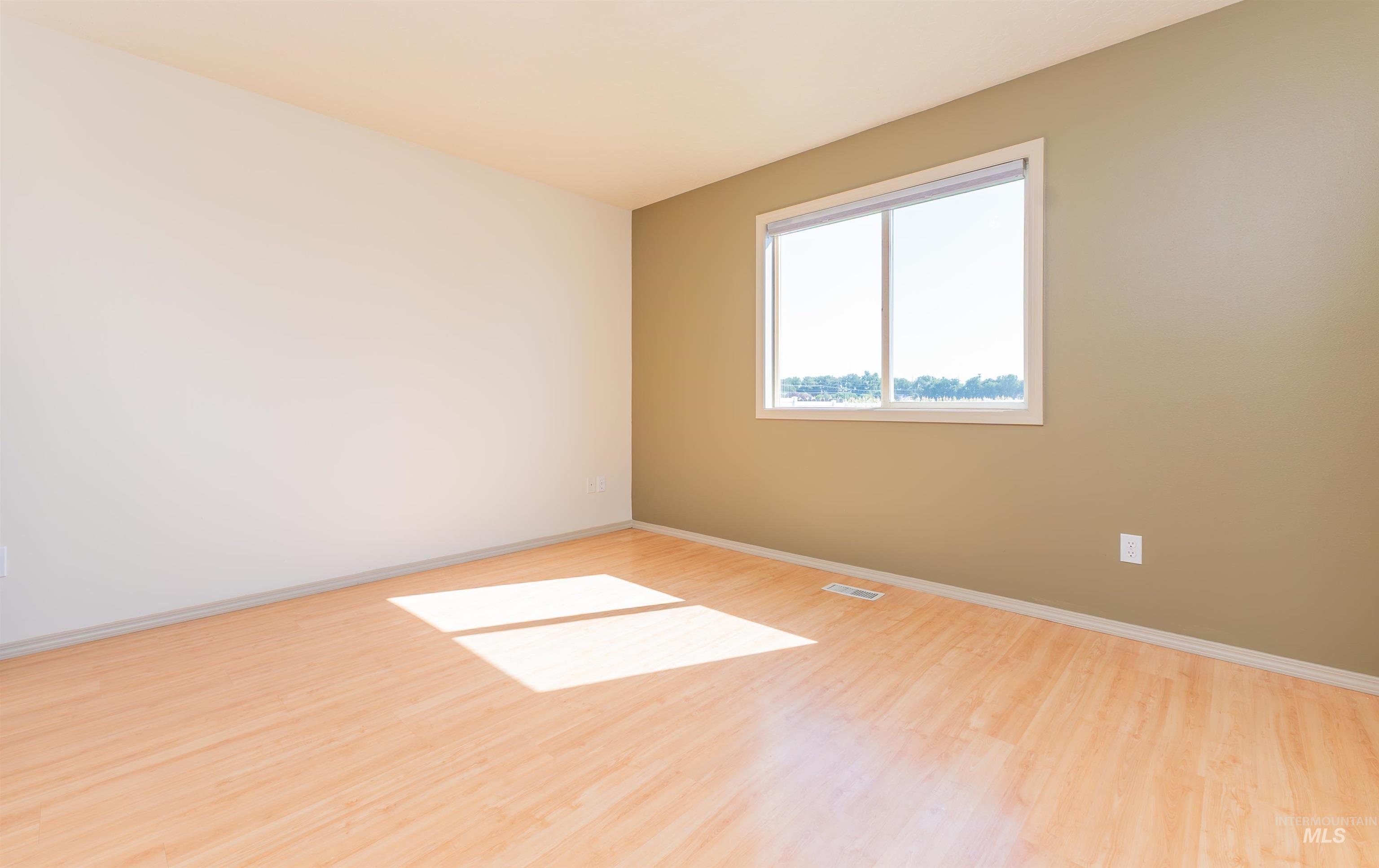 1630 S Woodland Dr, Nampa, Idaho 83686, 3 Bedrooms, 2 Bathrooms, Residential For Sale, Price $364,900,MLS 98958479