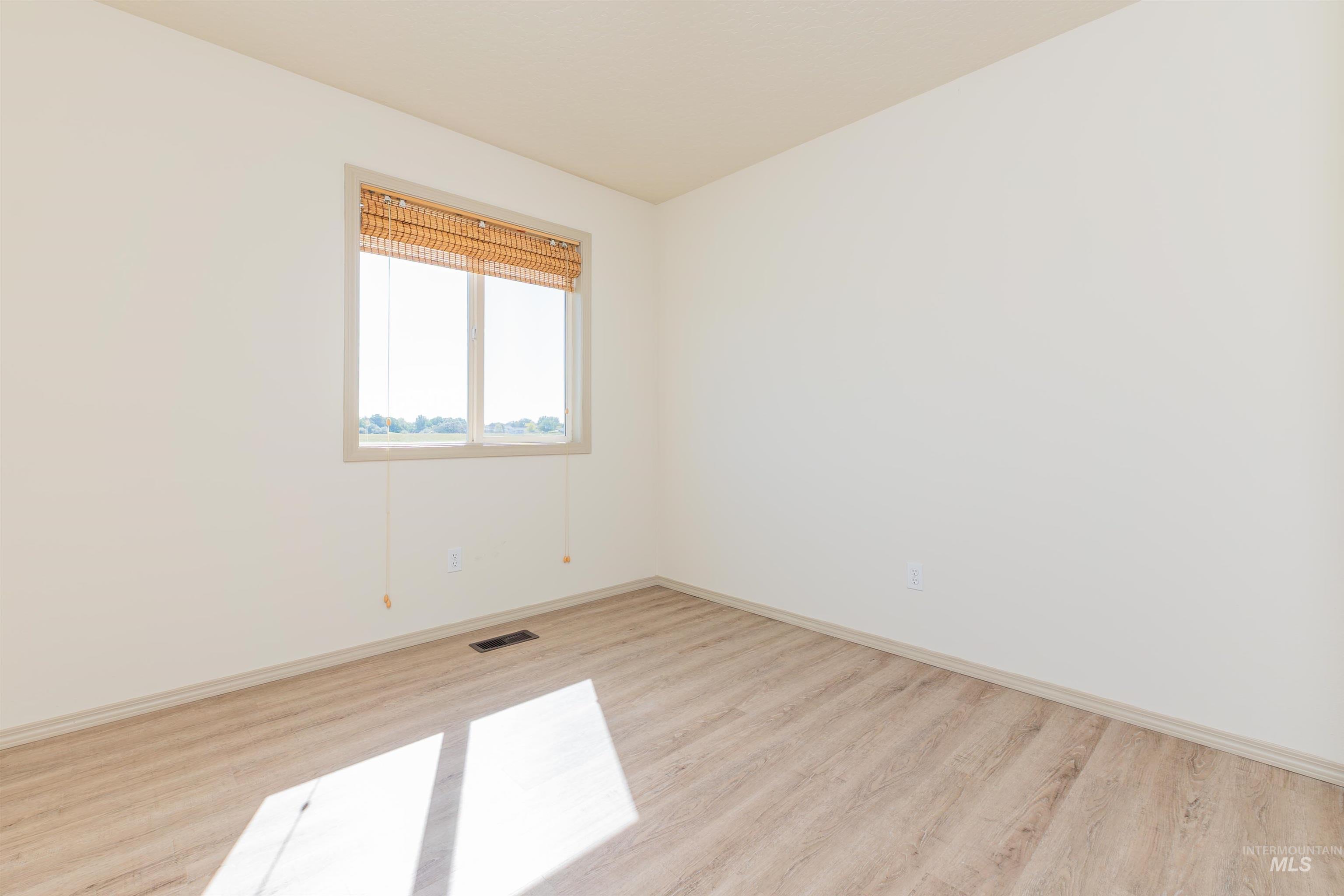 1630 S Woodland Dr, Nampa, Idaho 83686, 3 Bedrooms, 2 Bathrooms, Residential For Sale, Price $364,900,MLS 98958479