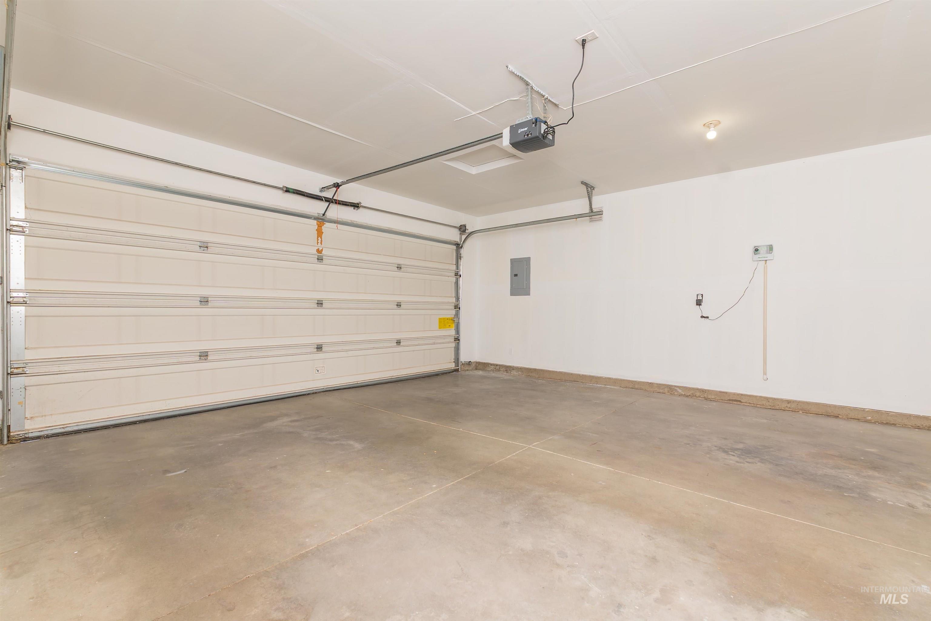 1630 S Woodland Dr, Nampa, Idaho 83686, 3 Bedrooms, 2 Bathrooms, Residential For Sale, Price $364,900,MLS 98958479