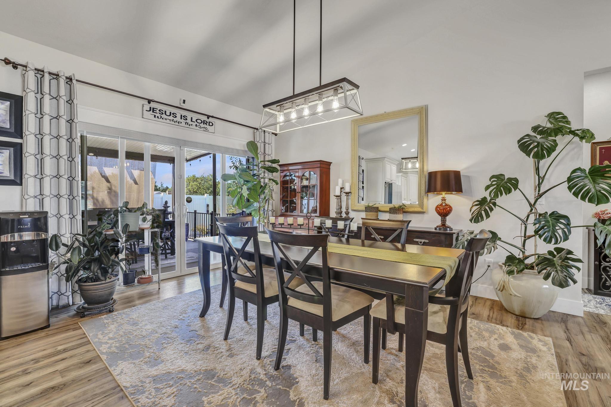 1384 Jump Street, Twin Falls, Idaho 83301, 3 Bedrooms, 2 Bathrooms, Residential For Sale, Price $439,900,MLS 98958514