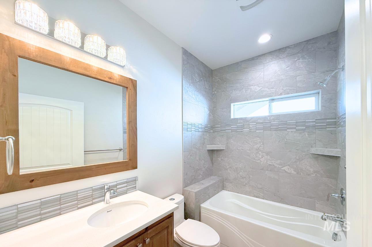 1384 Jump Street, Twin Falls, Idaho 83301, 3 Bedrooms, 2 Bathrooms, Residential For Sale, Price $439,900,MLS 98958514