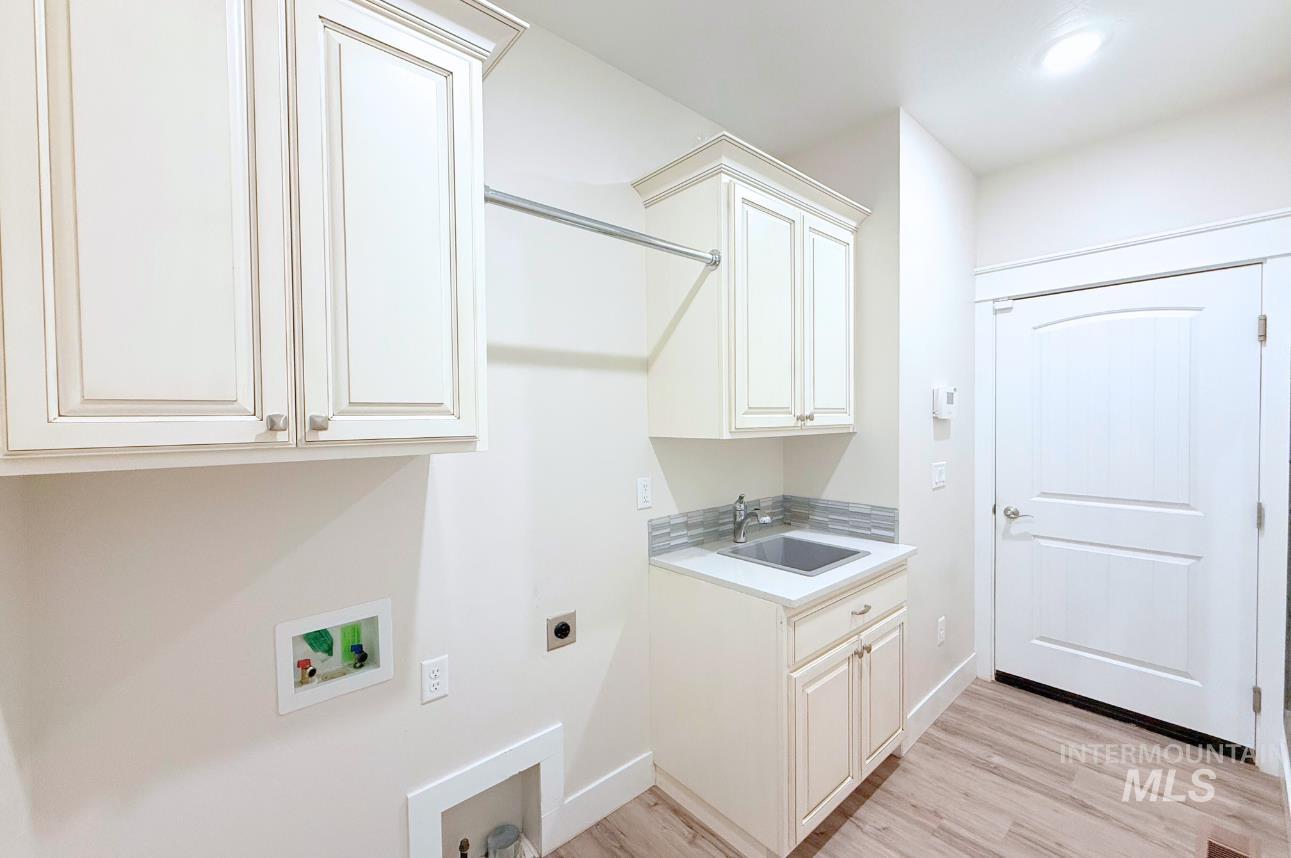 1384 Jump Street, Twin Falls, Idaho 83301, 3 Bedrooms, 2 Bathrooms, Residential For Sale, Price $439,900,MLS 98958514