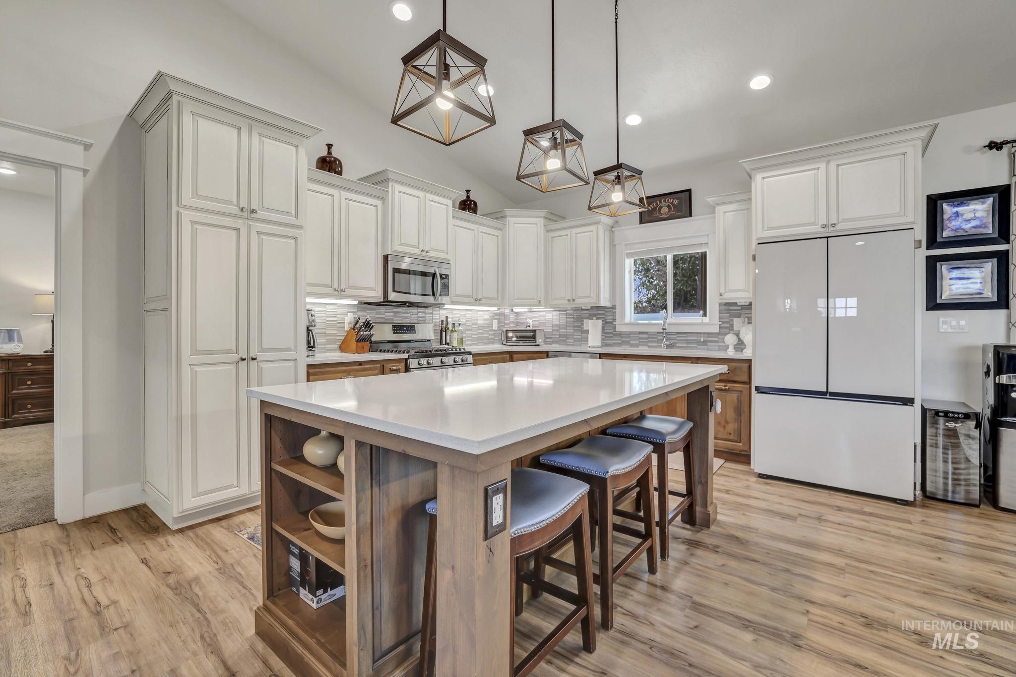 1384 Jump Street, Twin Falls, Idaho 83301, 3 Bedrooms, 2 Bathrooms, Residential For Sale, Price $439,900,MLS 98958514