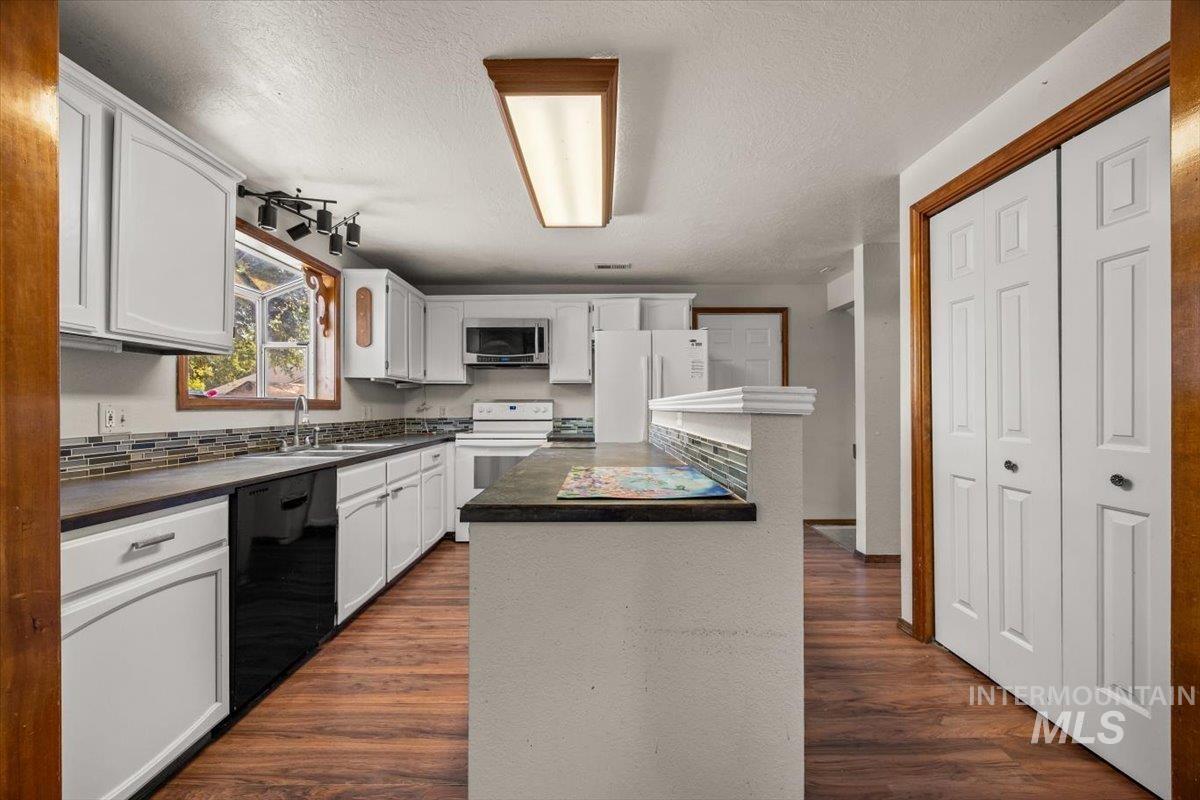 1300 Lake Lowell Ave., Nampa, Idaho 83686, 4 Bedrooms, 2.5 Bathrooms, Residential For Sale, Price $549,000,MLS 98958519