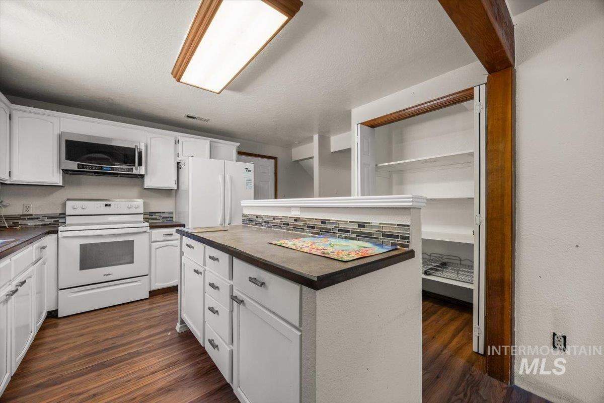 1300 Lake Lowell Ave., Nampa, Idaho 83686, 4 Bedrooms, 2.5 Bathrooms, Residential For Sale, Price $549,000,MLS 98958519