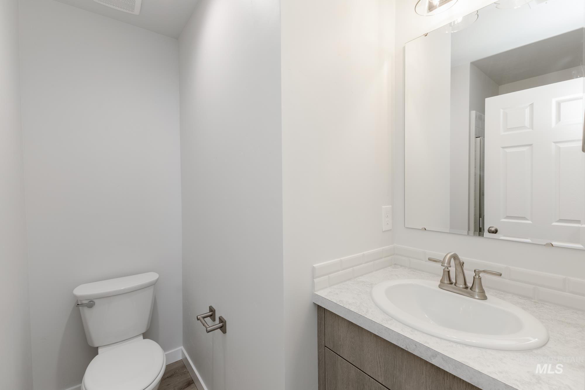 9176 W White Jasmine Ct, Nampa, Idaho 83687, 5 Bedrooms, 3 Bathrooms, Residential For Sale, Price $464,990,MLS 98958538