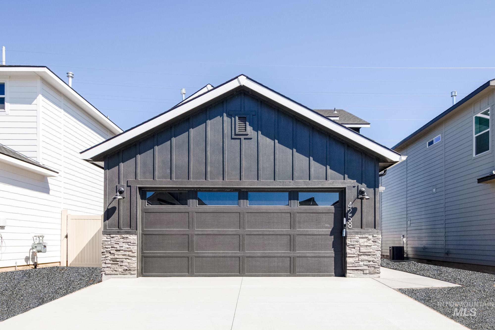 4258 E Woodmurra St, Meridian, Idaho 83642, 3 Bedrooms, 2.5 Bathrooms, Residential For Sale, Price $416,990,MLS 98958543