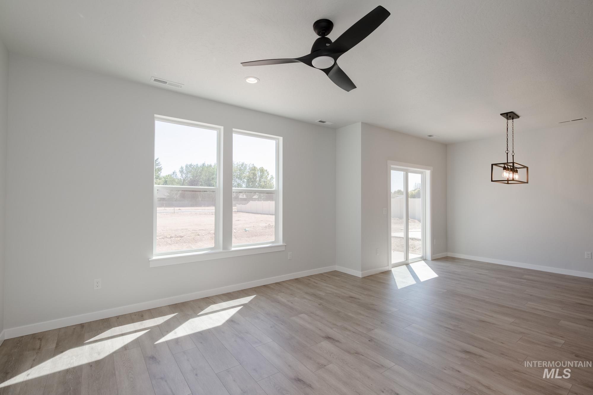 4988 S Amorita Ave, Meridian, Idaho 83642, 3 Bedrooms, 2.5 Bathrooms, Residential For Sale, Price $424,990,MLS 98958545