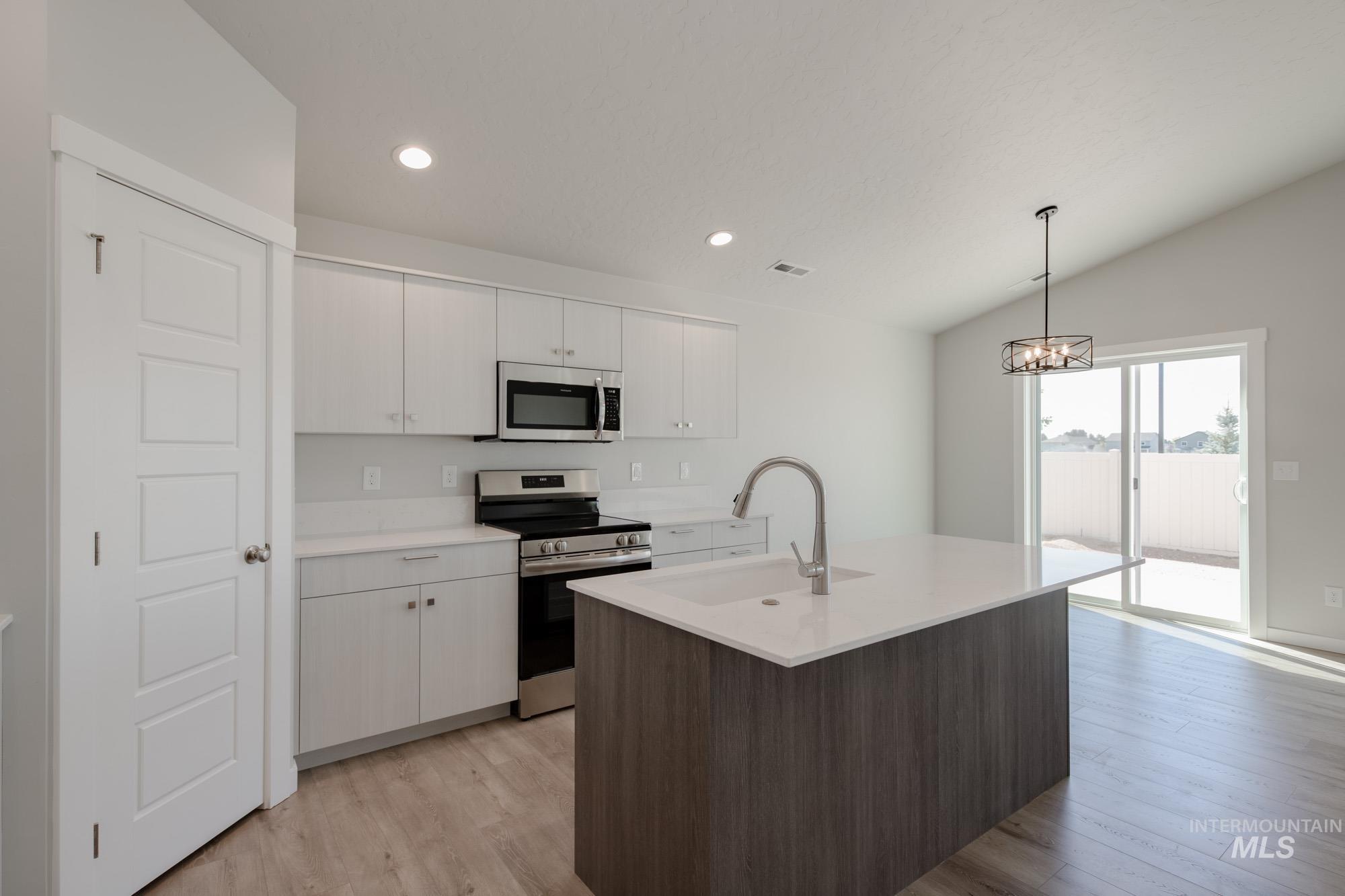 3361 W Morere Dr, Meridian, Idaho 83642, 3 Bedrooms, 2 Bathrooms, Residential For Sale, Price $419,990,MLS 98958547