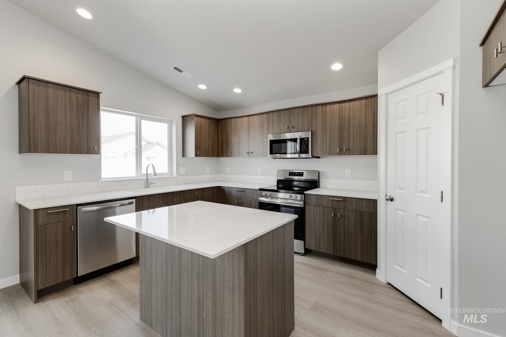 16289 Fill Ave, Caldwell, Idaho 83607, 4 Bedrooms, 2 Bathrooms, Residential For Sale, Price $414,990,MLS 98958569