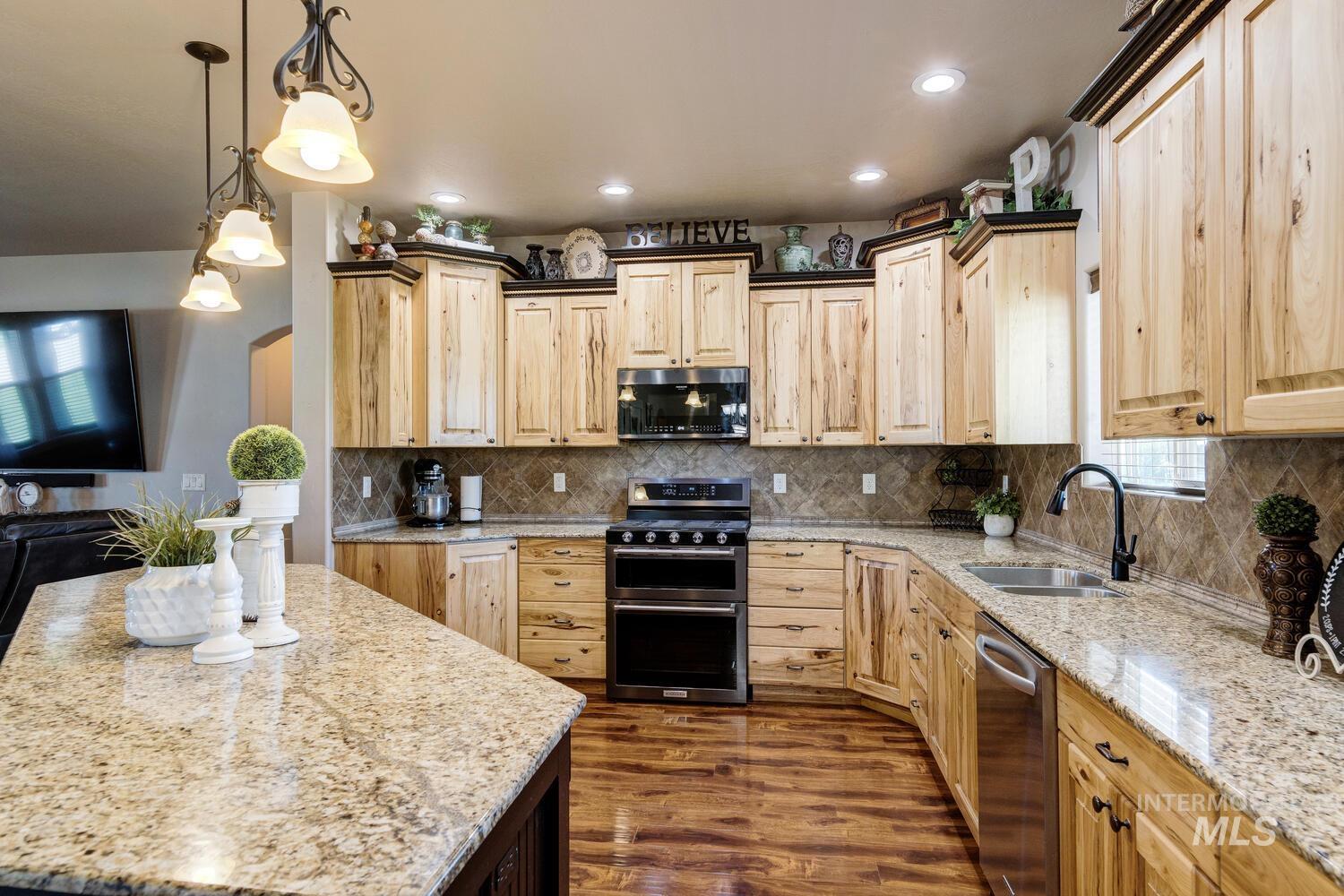 22757 Rosicky Way, Caldwell, Idaho 83607, 4 Bedrooms, 3.5 Bathrooms, Residential For Sale, Price $919,990,MLS 98958579