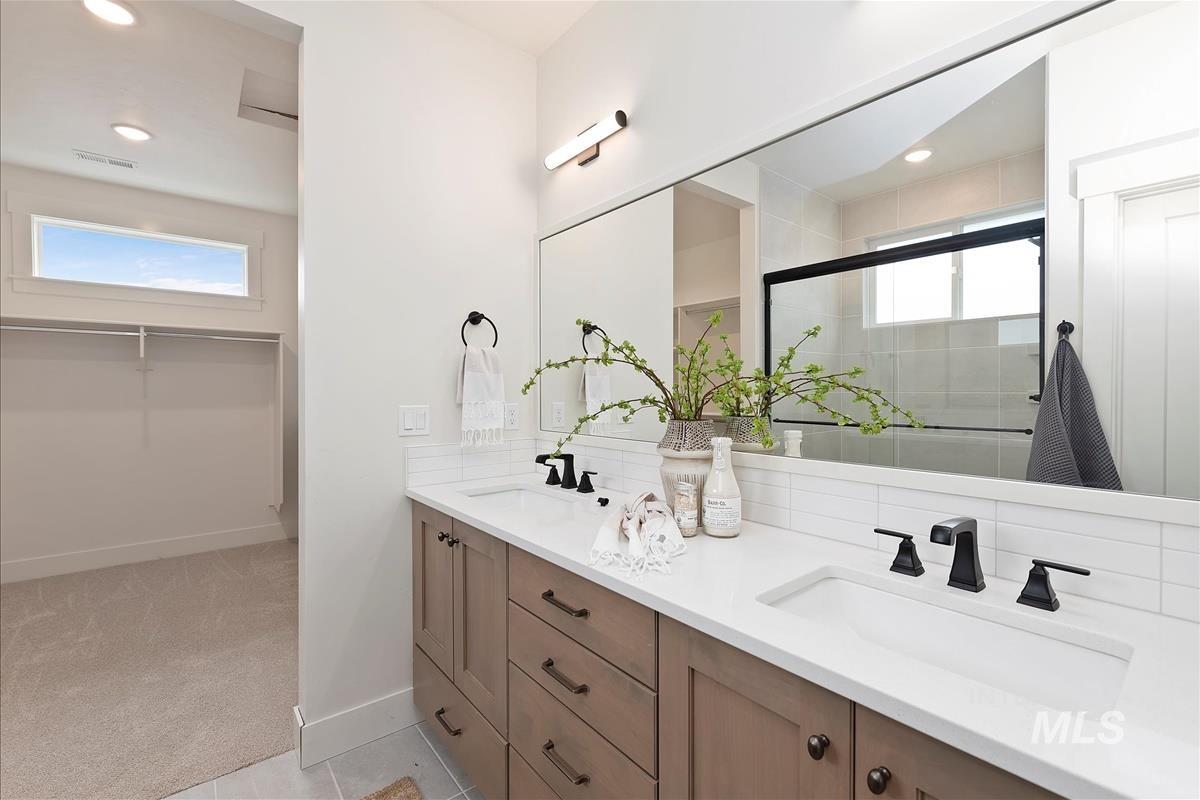 320 N Sauer River Ln, Eagle, Idaho 83616, 3 Bedrooms, 2.5 Bathrooms, Residential For Sale, Price $599,900,MLS 98958623