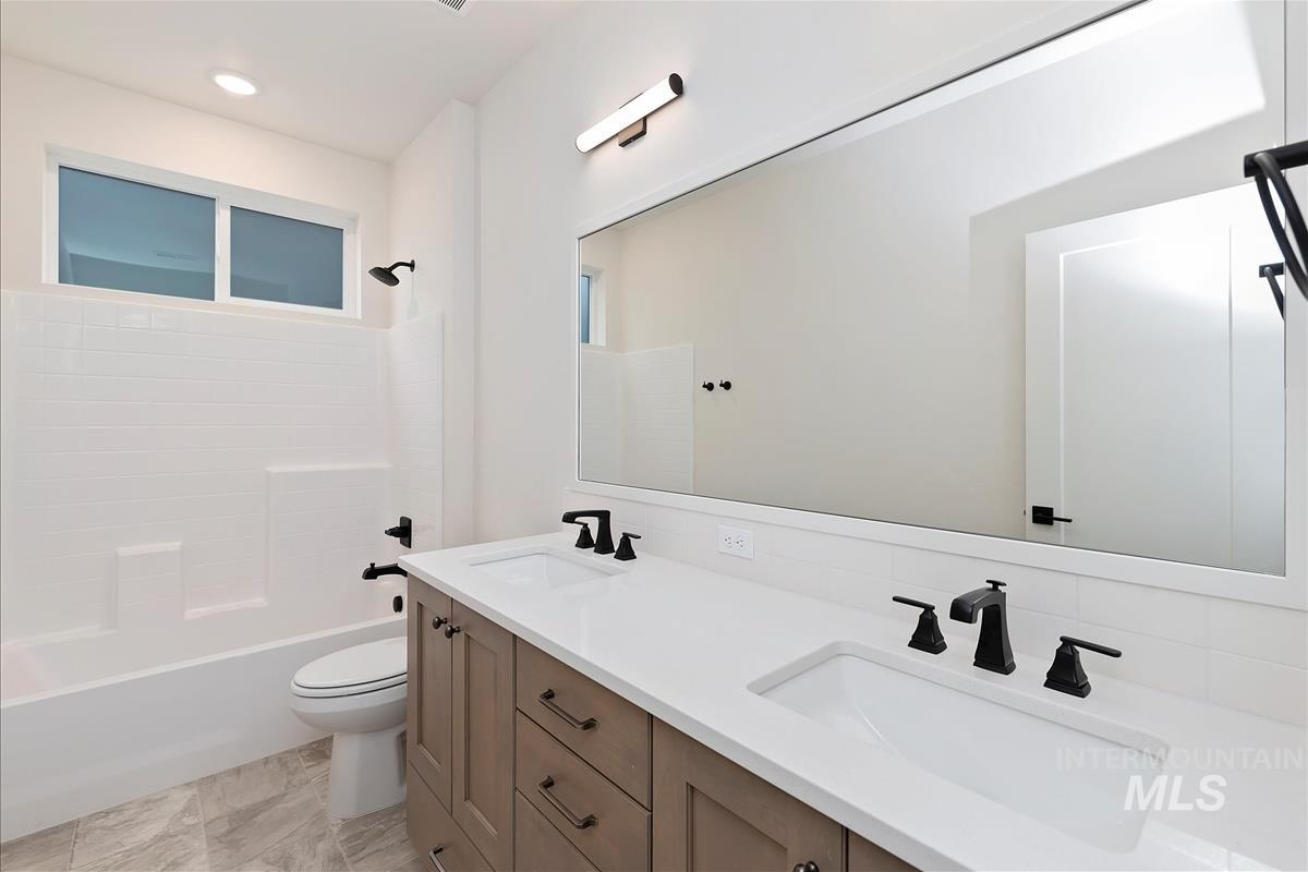 320 N Sauer River Ln, Eagle, Idaho 83616, 3 Bedrooms, 2.5 Bathrooms, Residential For Sale, Price $599,900,MLS 98958623