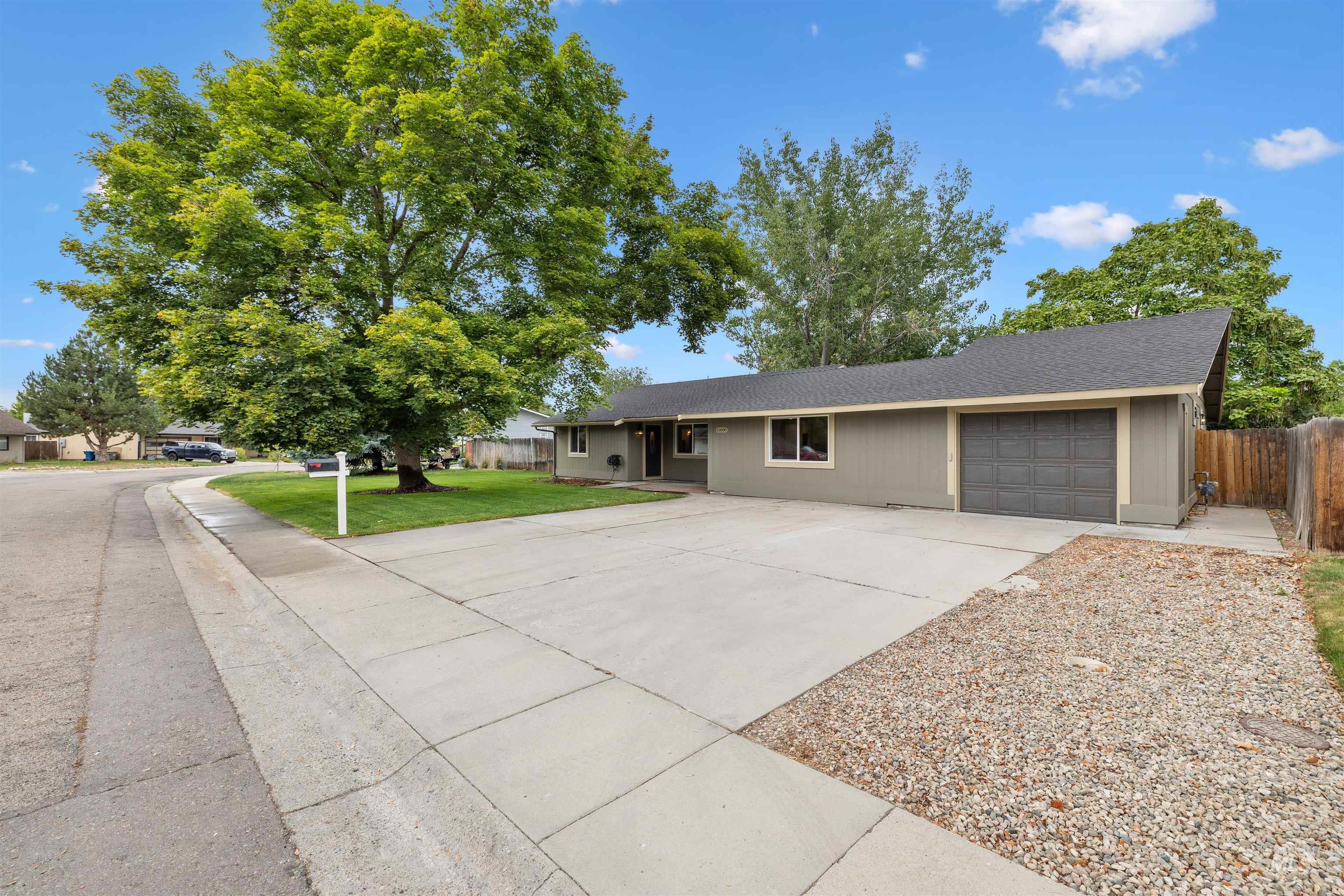 10000 Tudor Dr, Boise, Idaho 83704-5263, 4 Bedrooms, 3 Bathrooms, Residential For Sale, Price $529,999,MLS 98958625