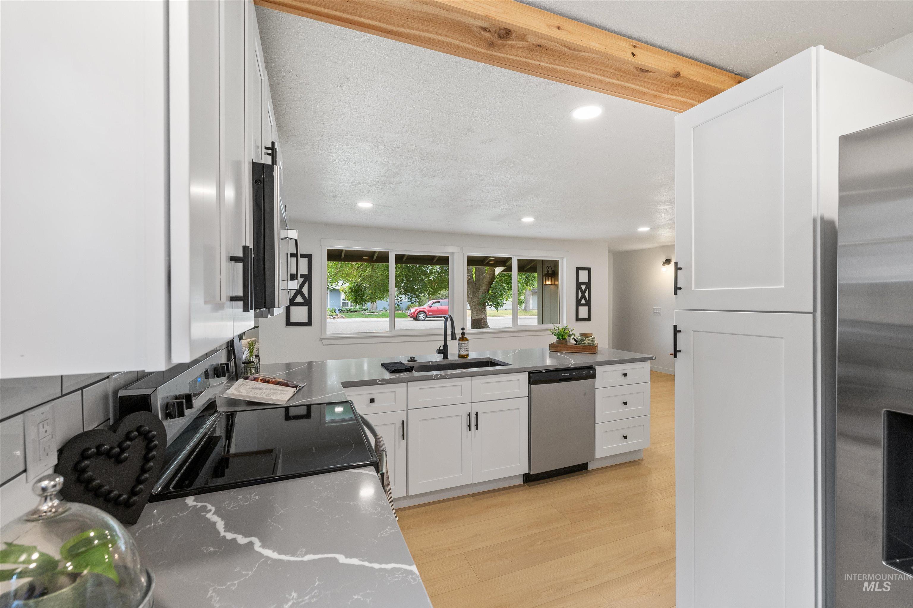 10000 Tudor Dr, Boise, Idaho 83704-5263, 4 Bedrooms, 3 Bathrooms, Residential For Sale, Price $529,999,MLS 98958625