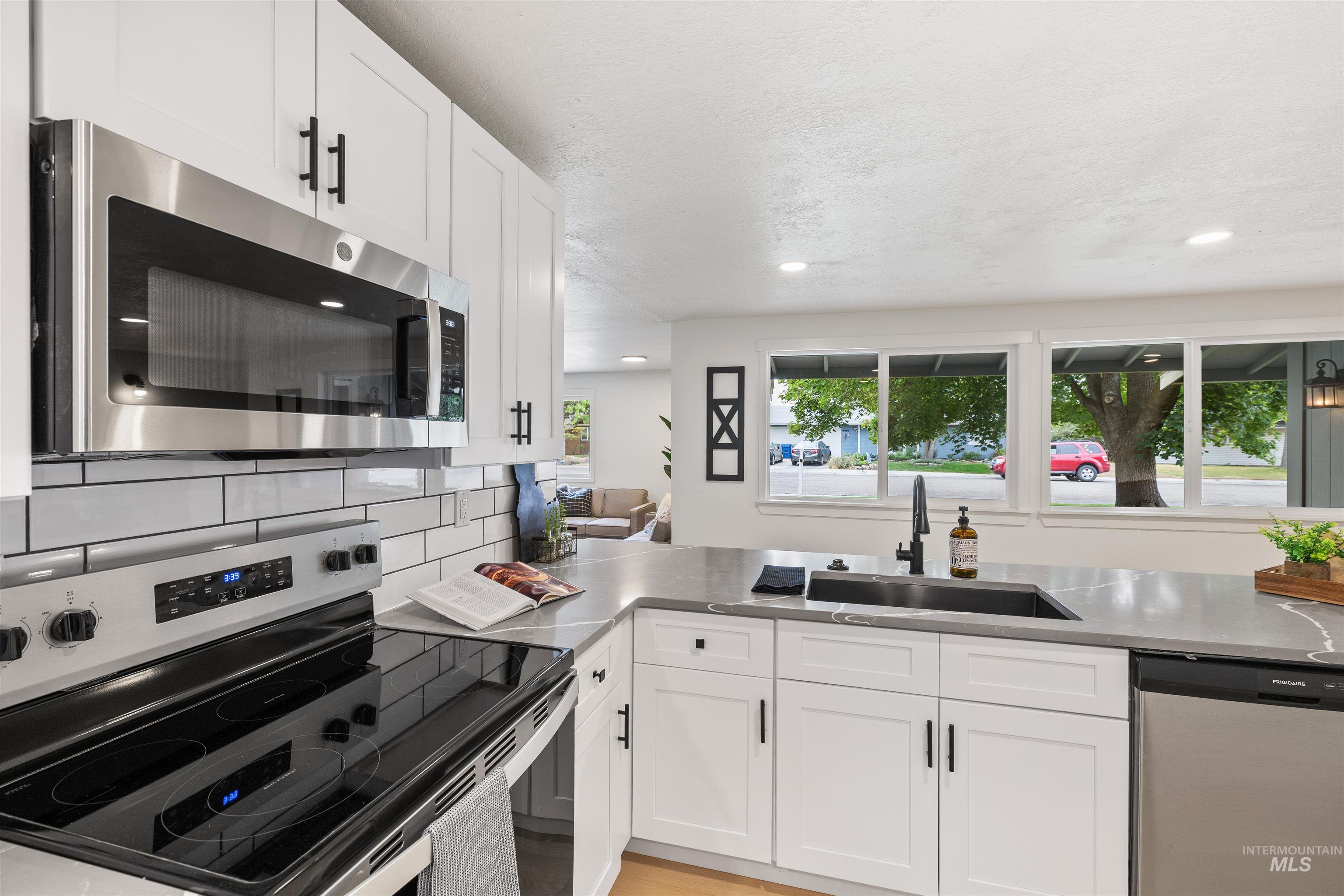 10000 Tudor Dr, Boise, Idaho 83704-5263, 4 Bedrooms, 3 Bathrooms, Residential For Sale, Price $529,999,MLS 98958625