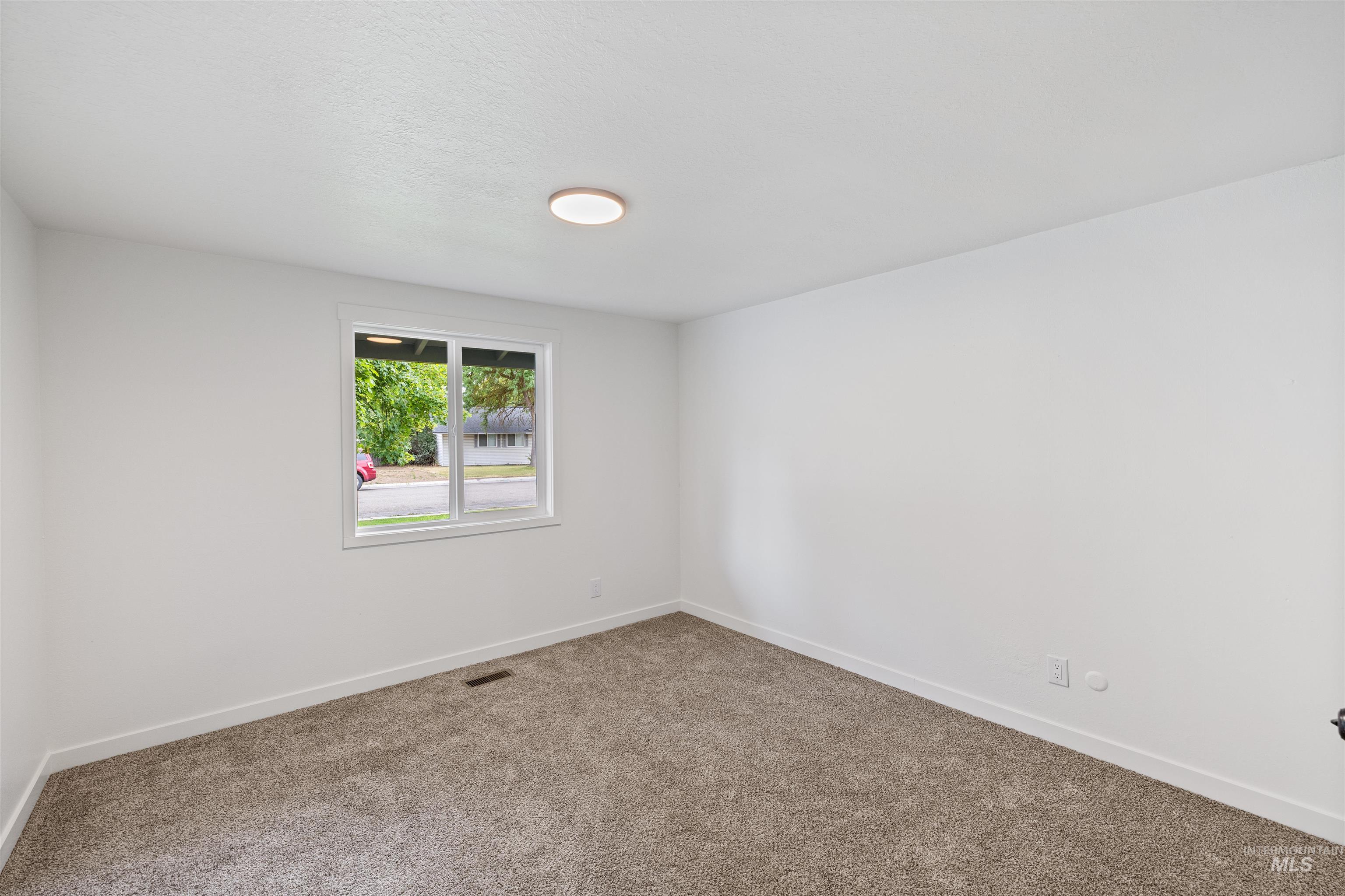 10000 Tudor Dr, Boise, Idaho 83704-5263, 4 Bedrooms, 3 Bathrooms, Residential For Sale, Price $529,999,MLS 98958625