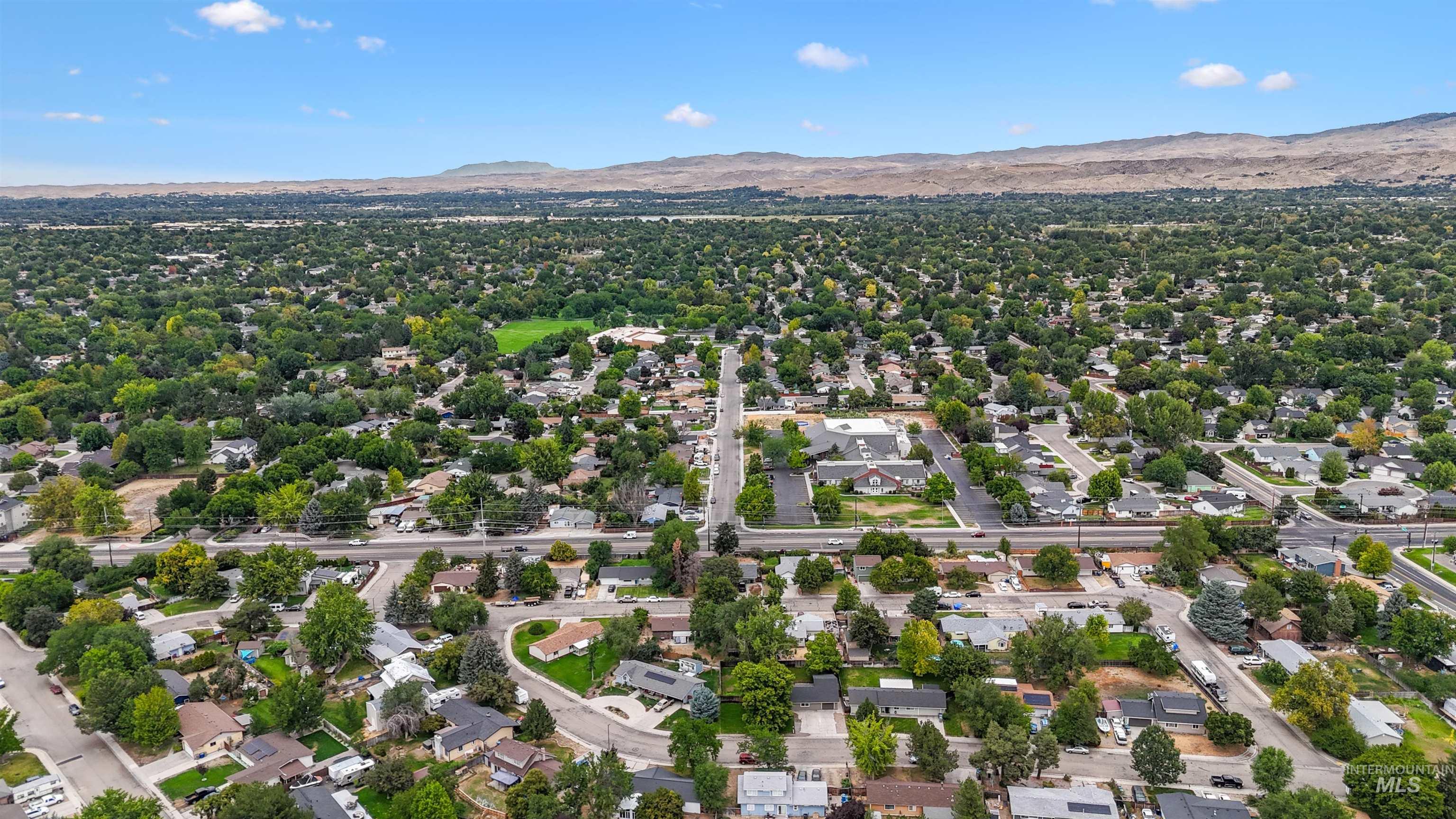 10000 Tudor Dr, Boise, Idaho 83704-5263, 4 Bedrooms, 3 Bathrooms, Residential For Sale, Price $529,999,MLS 98958625