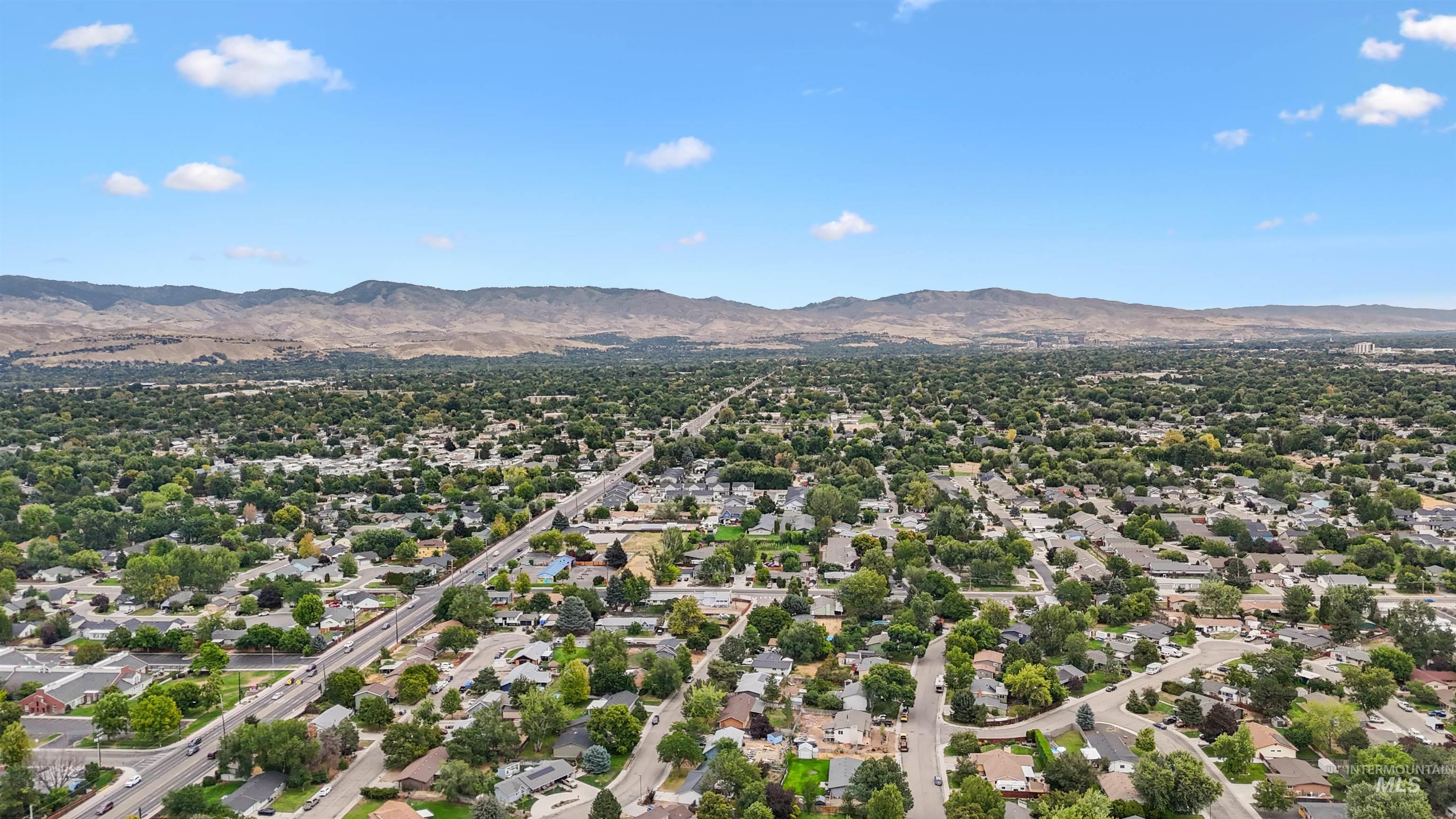 10000 Tudor Dr, Boise, Idaho 83704-5263, 4 Bedrooms, 3 Bathrooms, Residential For Sale, Price $529,999,MLS 98958625