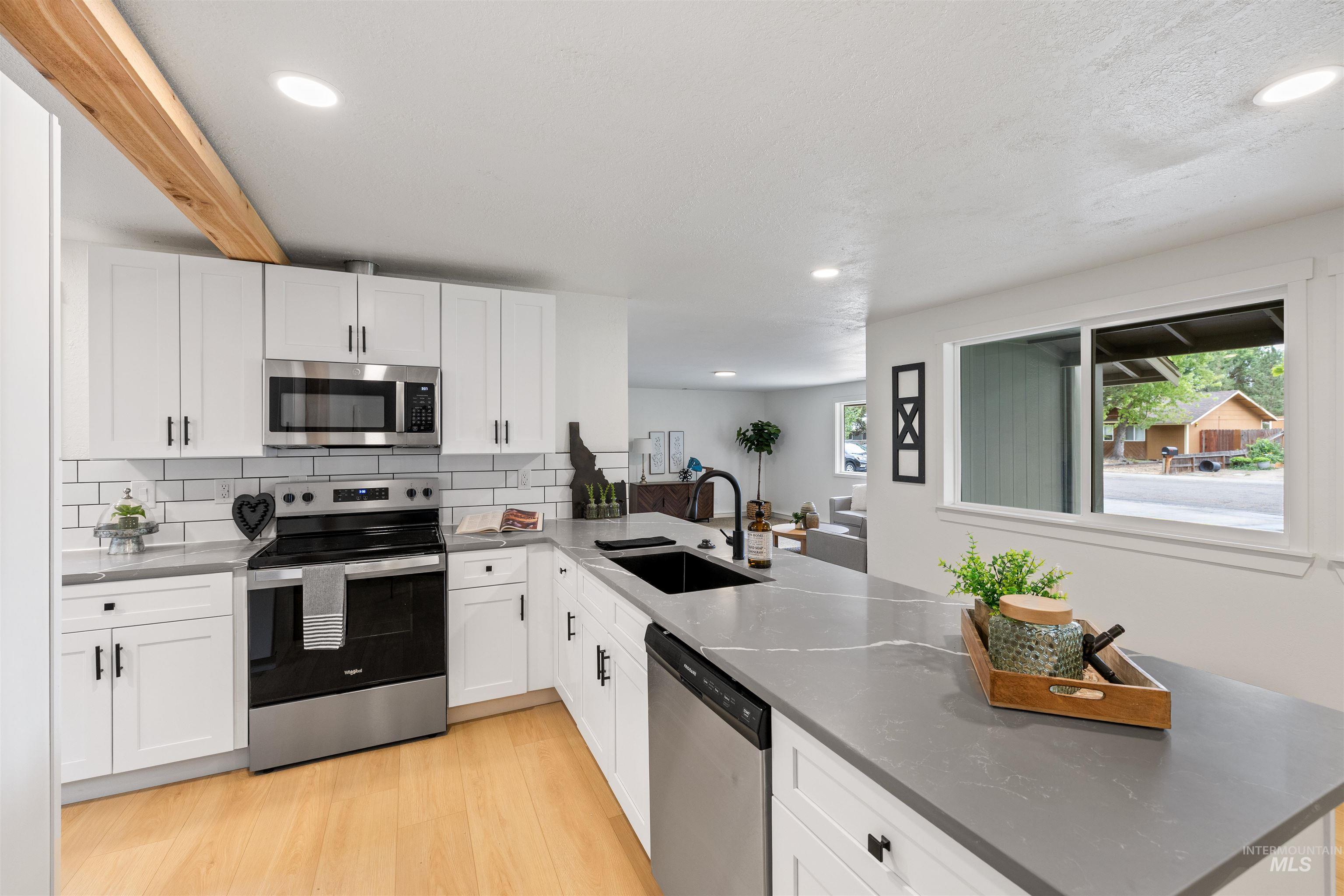 10000 Tudor Dr, Boise, Idaho 83704-5263, 4 Bedrooms, 3 Bathrooms, Residential For Sale, Price $529,999,MLS 98958625