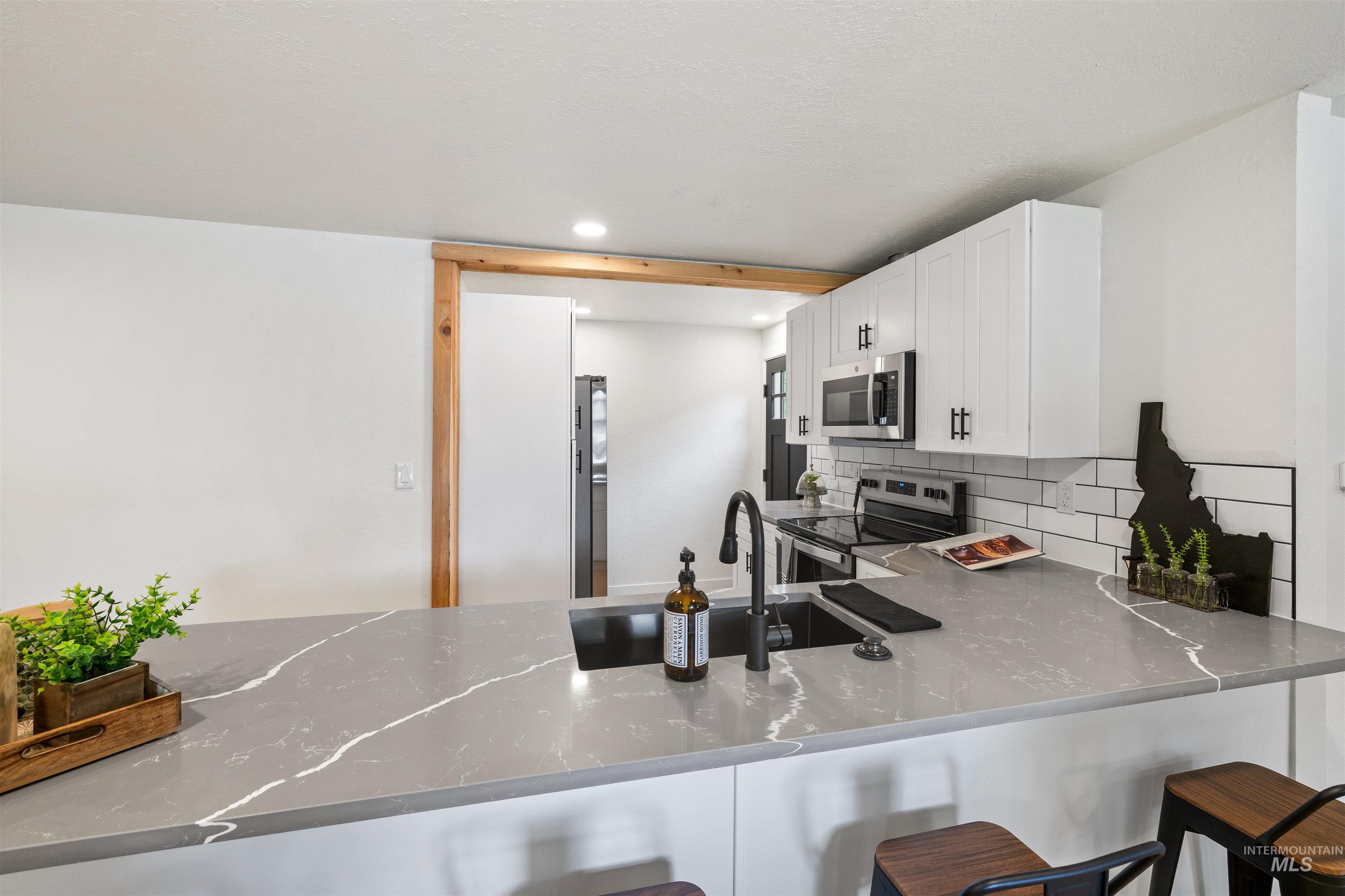 10000 Tudor Dr, Boise, Idaho 83704-5263, 4 Bedrooms, 3 Bathrooms, Residential For Sale, Price $529,999,MLS 98958625