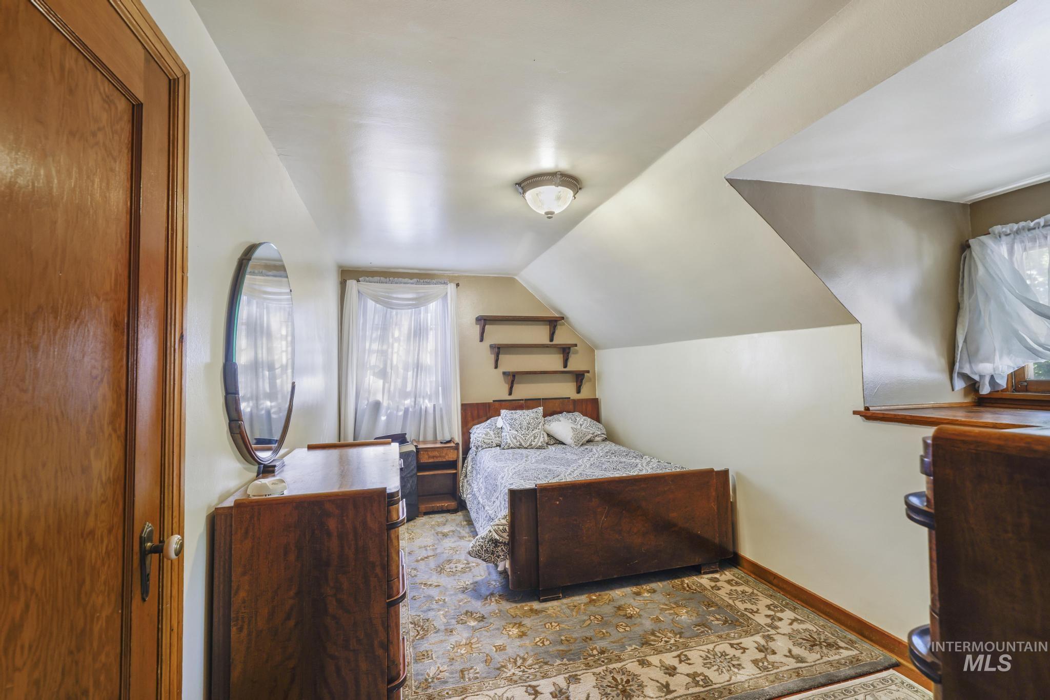 409 E Main St, Jerome, Idaho 83338-2437, 5 Bedrooms, 2 Bathrooms, Residential For Sale, Price $377,000,MLS 98958693