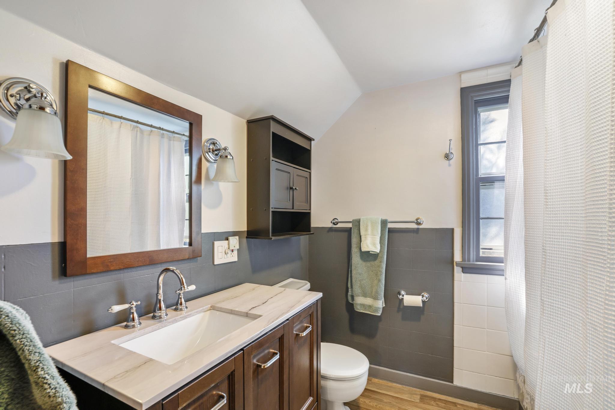 409 E Main St, Jerome, Idaho 83338-2437, 5 Bedrooms, 2 Bathrooms, Residential For Sale, Price $377,000,MLS 98958693