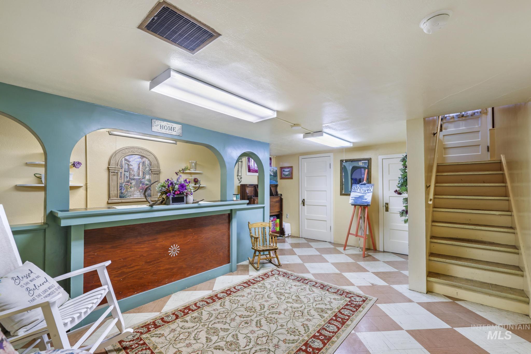 409 E Main St, Jerome, Idaho 83338-2437, 5 Bedrooms, 2 Bathrooms, Residential For Sale, Price $377,000,MLS 98958693