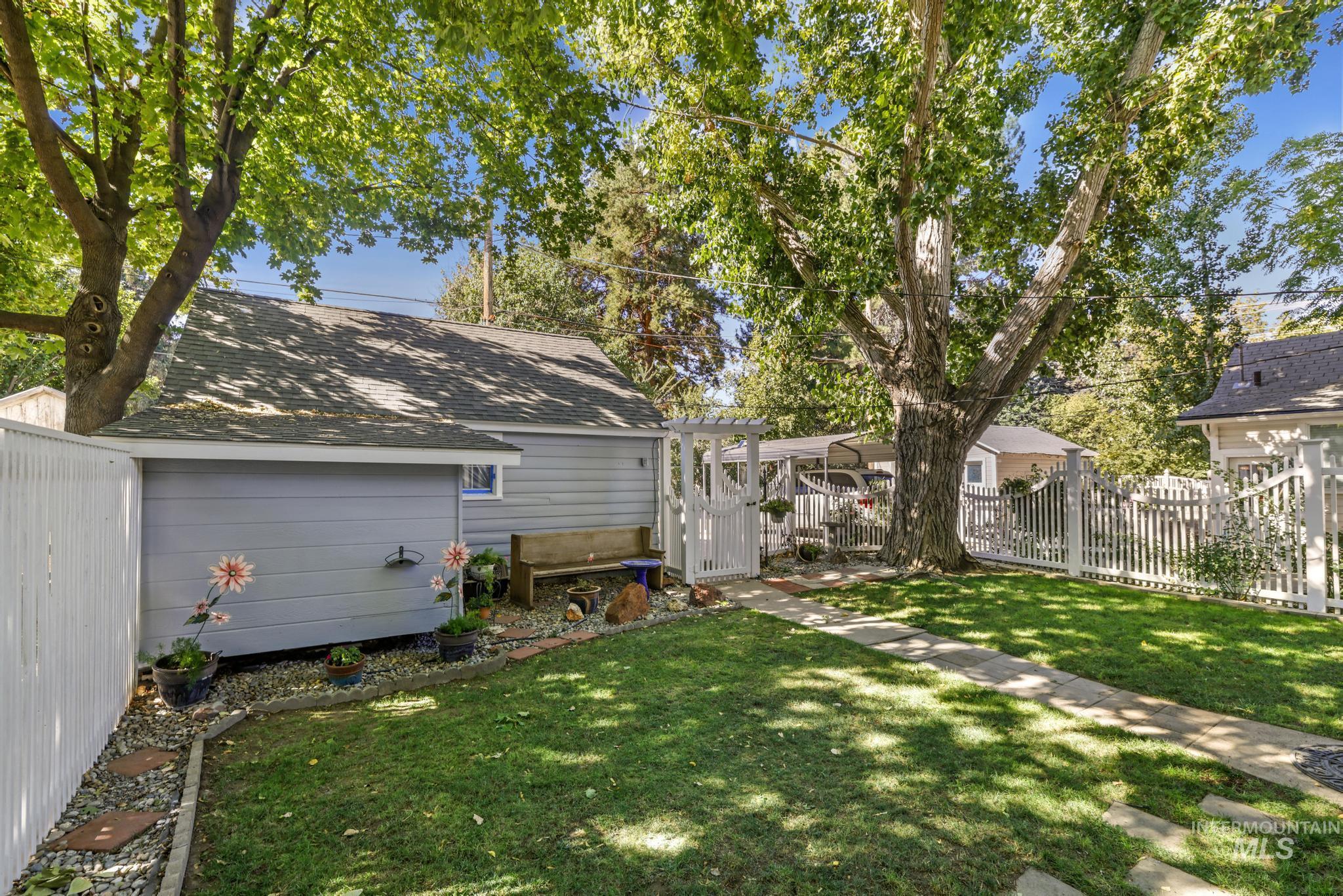 409 E Main St, Jerome, Idaho 83338-2437, 5 Bedrooms, 2 Bathrooms, Residential For Sale, Price $377,000,MLS 98958693