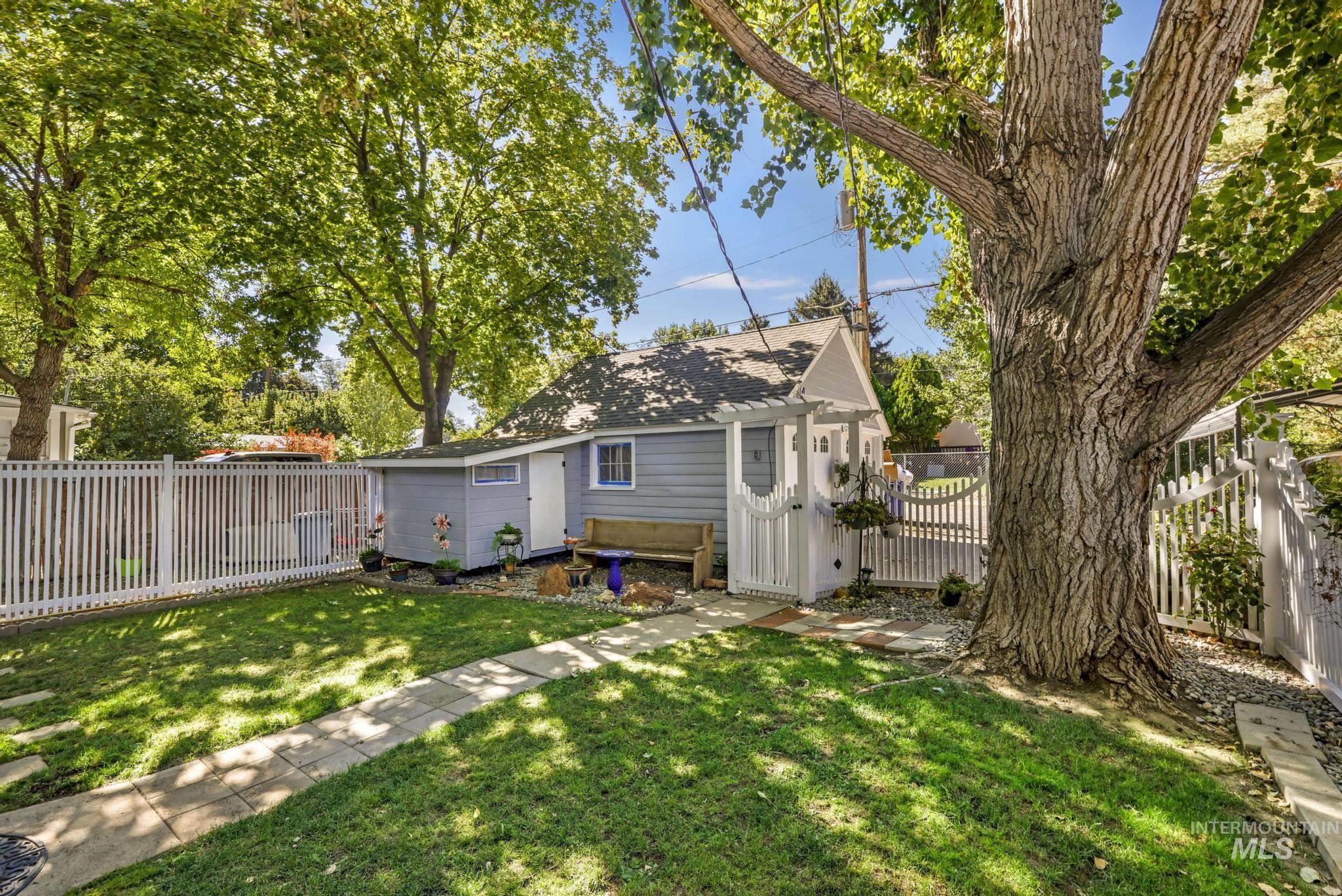 409 E Main St, Jerome, Idaho 83338-2437, 5 Bedrooms, 2 Bathrooms, Residential For Sale, Price $377,000,MLS 98958693