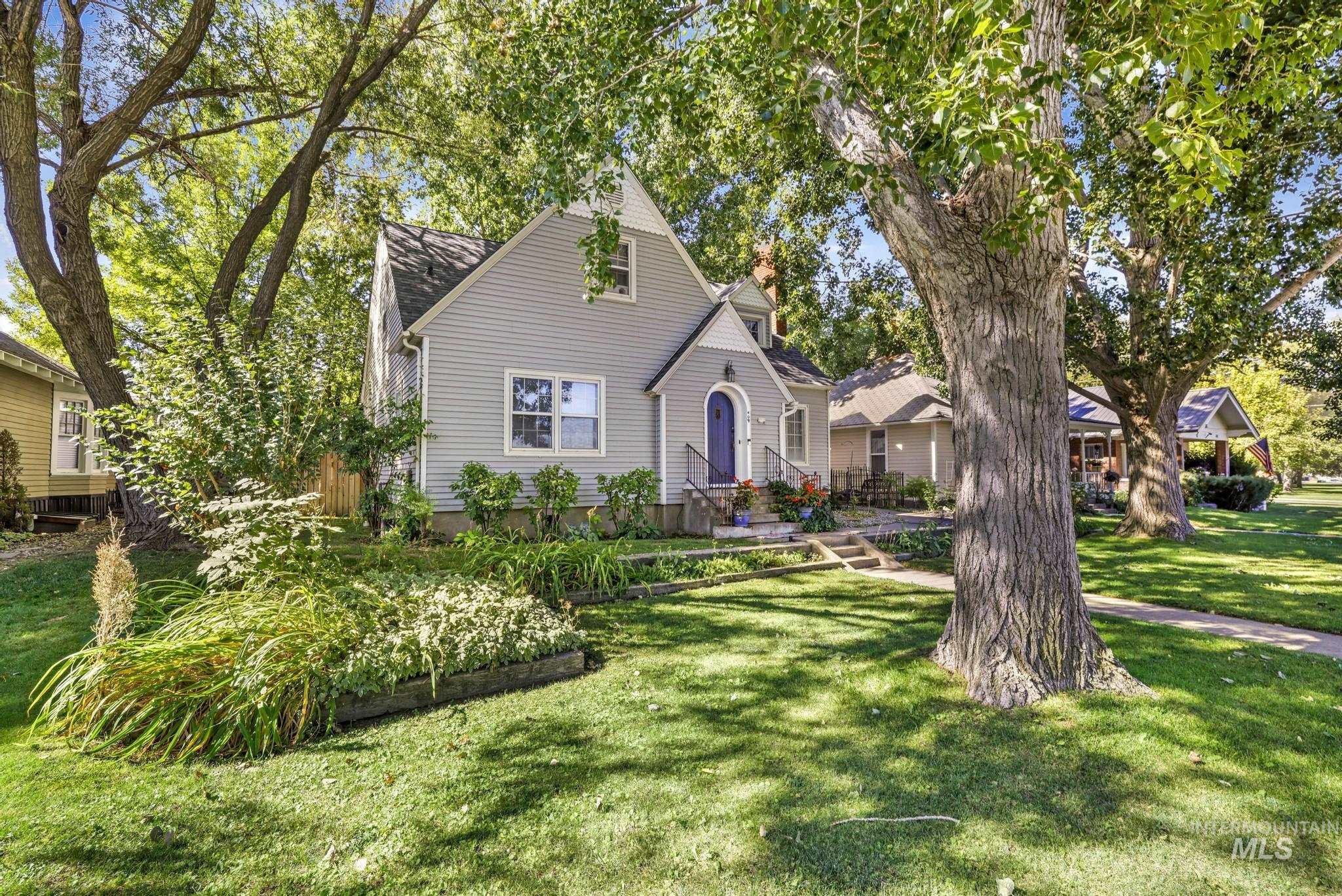 409 E Main St, Jerome, Idaho 83338-2437, 5 Bedrooms, 2 Bathrooms, Residential For Sale, Price $377,000,MLS 98958693