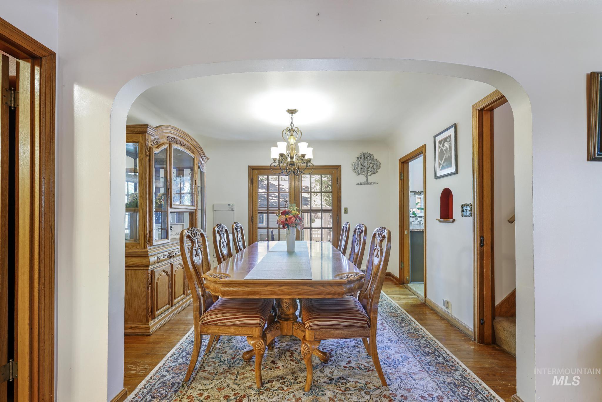 409 E Main St, Jerome, Idaho 83338-2437, 5 Bedrooms, 2 Bathrooms, Residential For Sale, Price $377,000,MLS 98958693