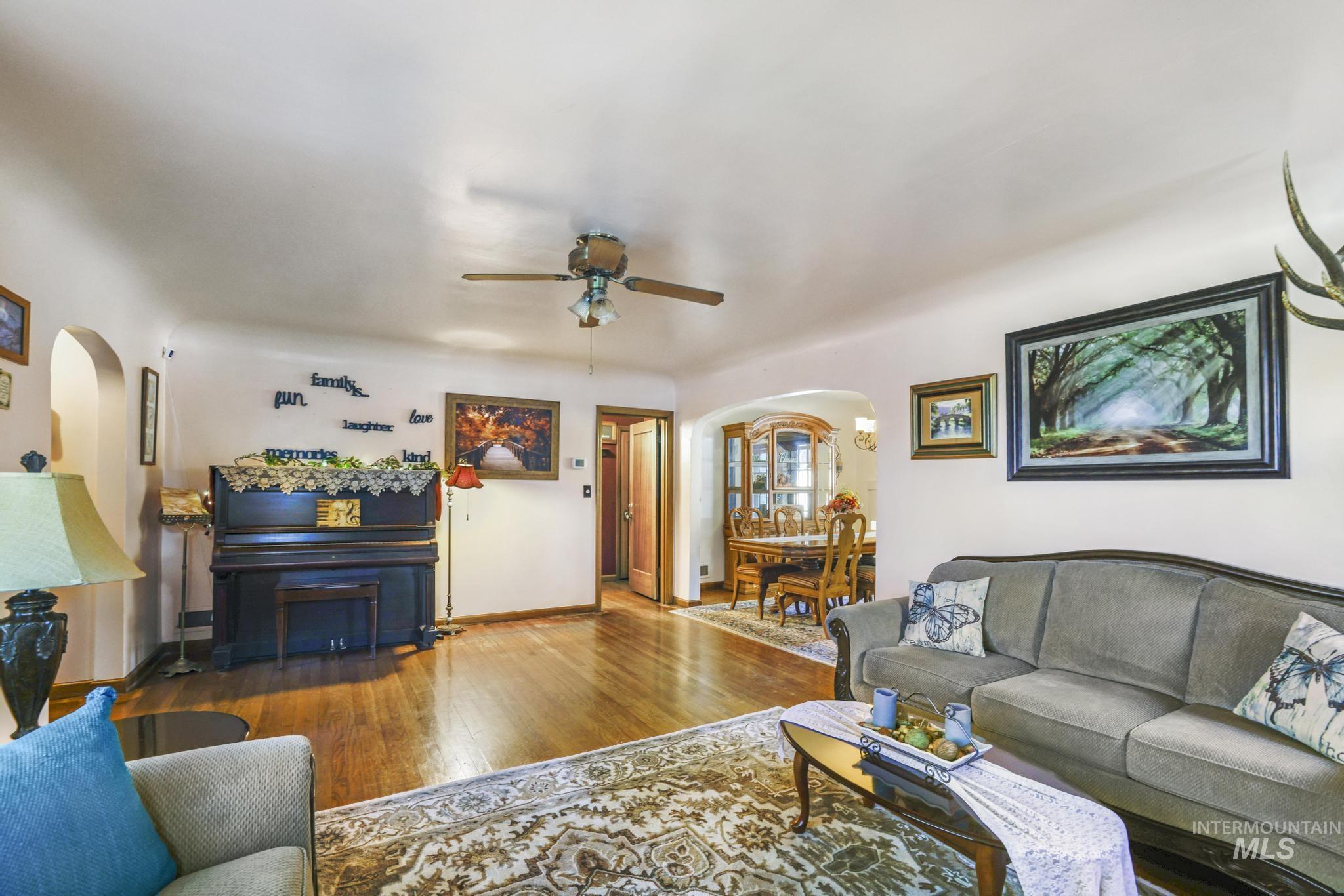 409 E Main St, Jerome, Idaho 83338-2437, 5 Bedrooms, 2 Bathrooms, Residential For Sale, Price $377,000,MLS 98958693