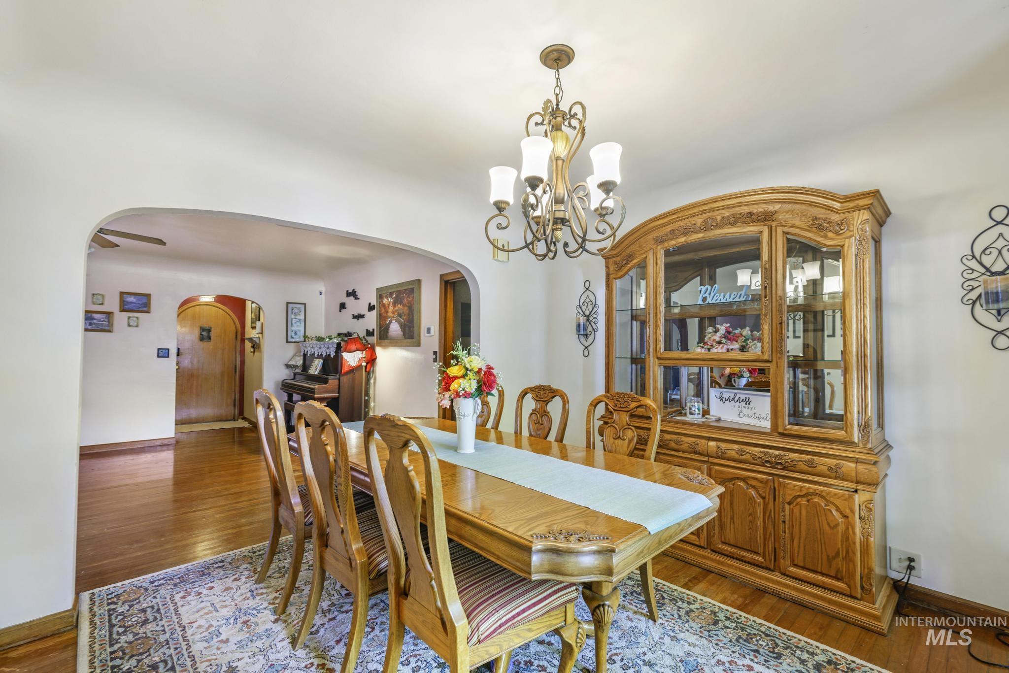 409 E Main St, Jerome, Idaho 83338-2437, 5 Bedrooms, 2 Bathrooms, Residential For Sale, Price $377,000,MLS 98958693