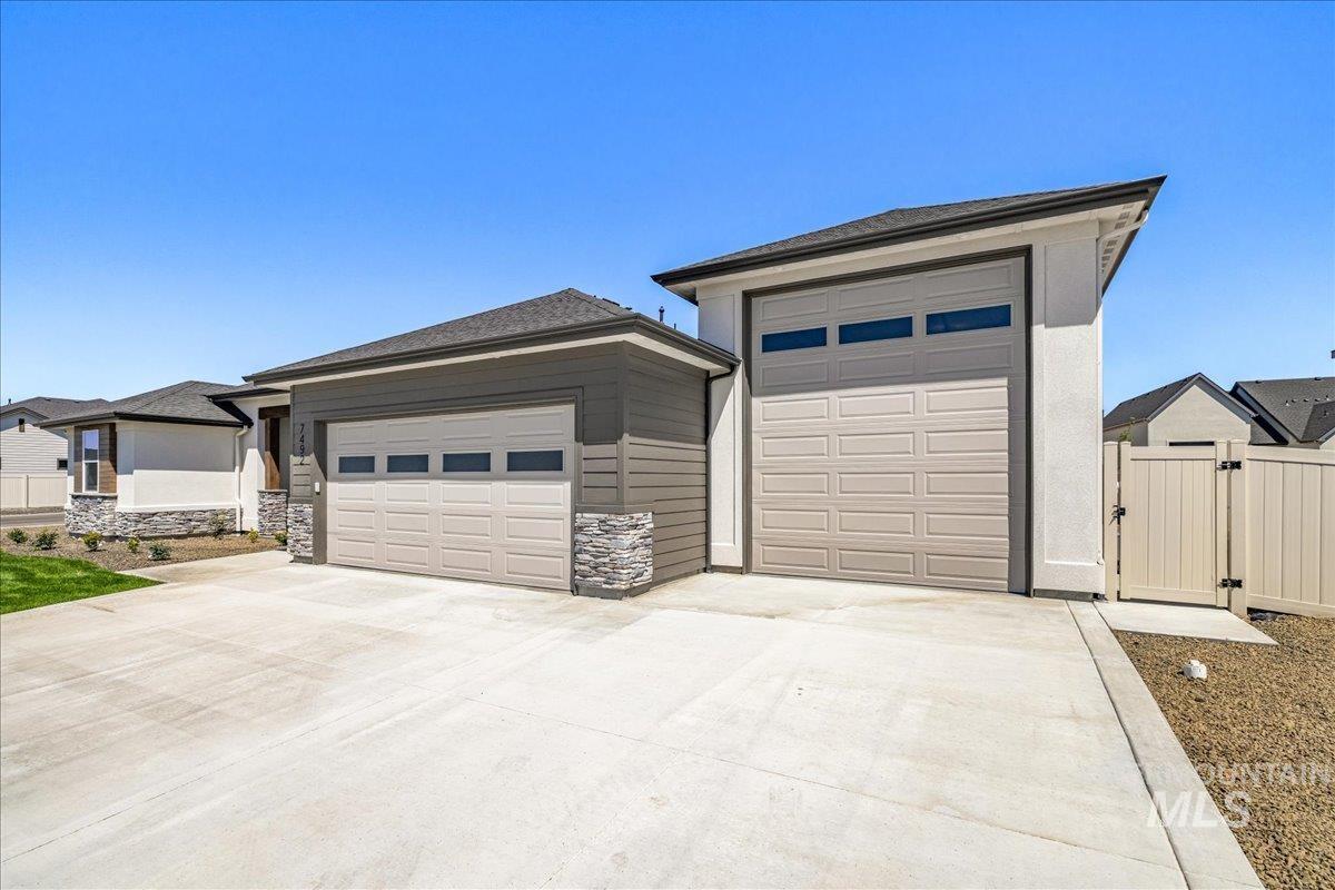 7492 E Newcastle Dr, Nampa, Idaho 83687, 3 Bedrooms, 2.5 Bathrooms, Residential For Sale, Price $915,000,MLS 98958702