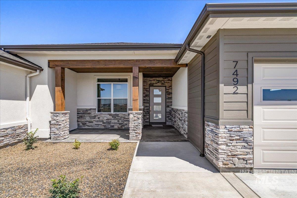7492 E Newcastle Dr, Nampa, Idaho 83687, 3 Bedrooms, 2.5 Bathrooms, Residential For Sale, Price $915,000,MLS 98958702