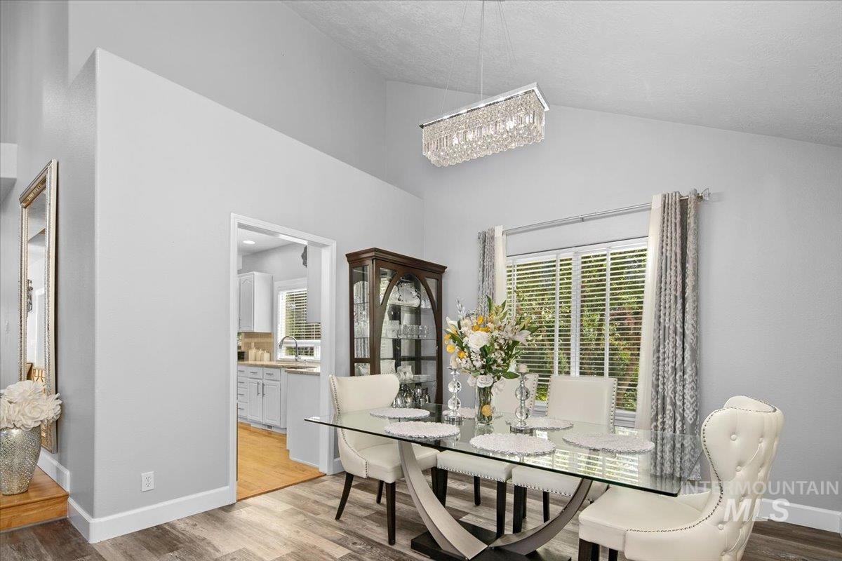 5674 N Heathrow Way, Boise, Idaho 83713, 3 Bedrooms, 2.5 Bathrooms, Residential For Sale, Price $587,900,MLS 98958732