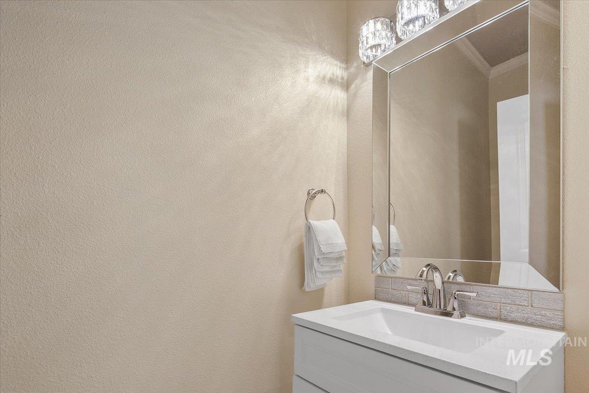 5674 N Heathrow Way, Boise, Idaho 83713, 3 Bedrooms, 2.5 Bathrooms, Residential For Sale, Price $587,900,MLS 98958732